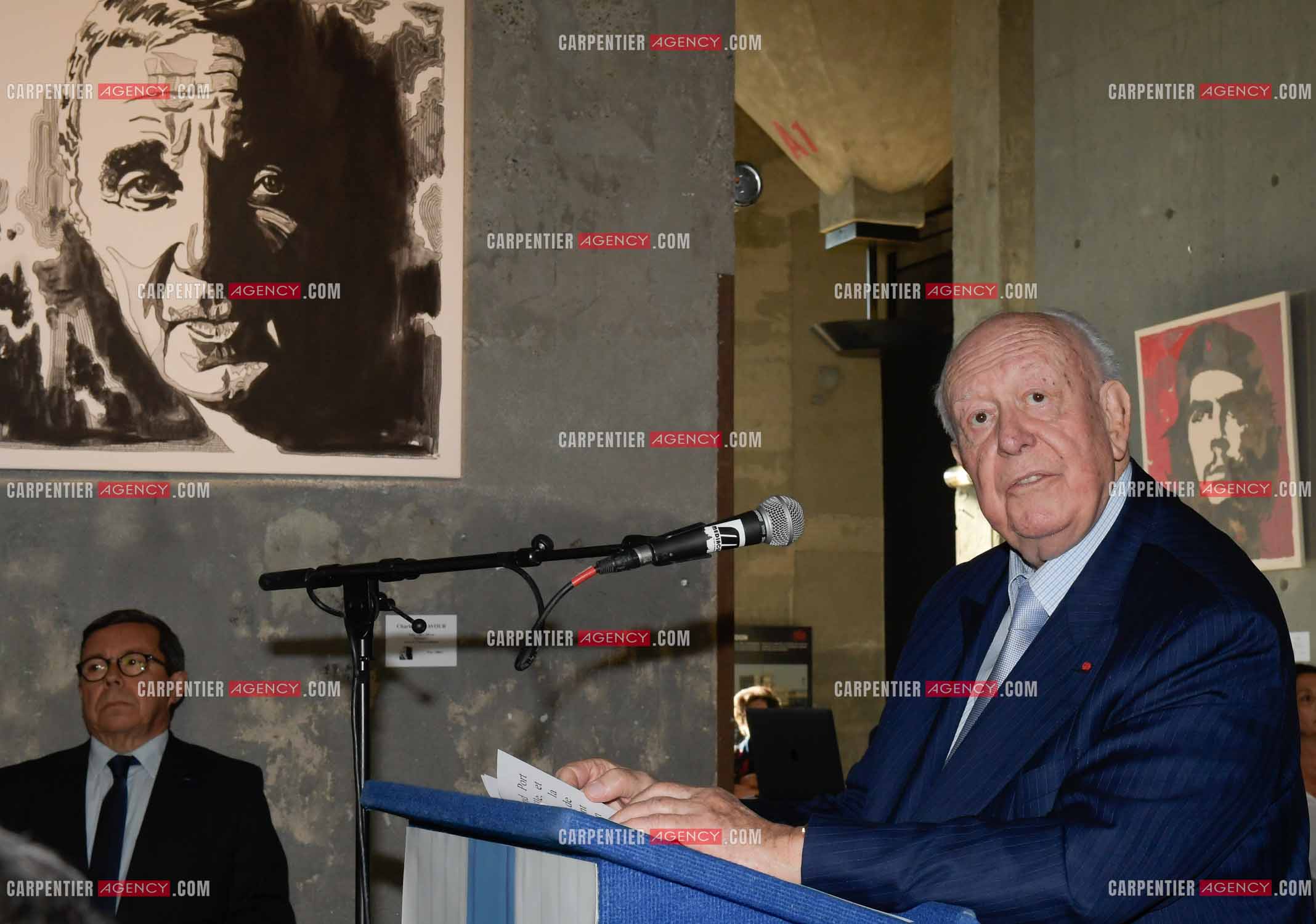 Le Maire de Marseille Jean-Claude Gaudin inaugure la salle des mamelles du Cepac Silo à Marseille et vient d’être officiellement renommée salle "Charles Aznavour » le 30 avril 2019.