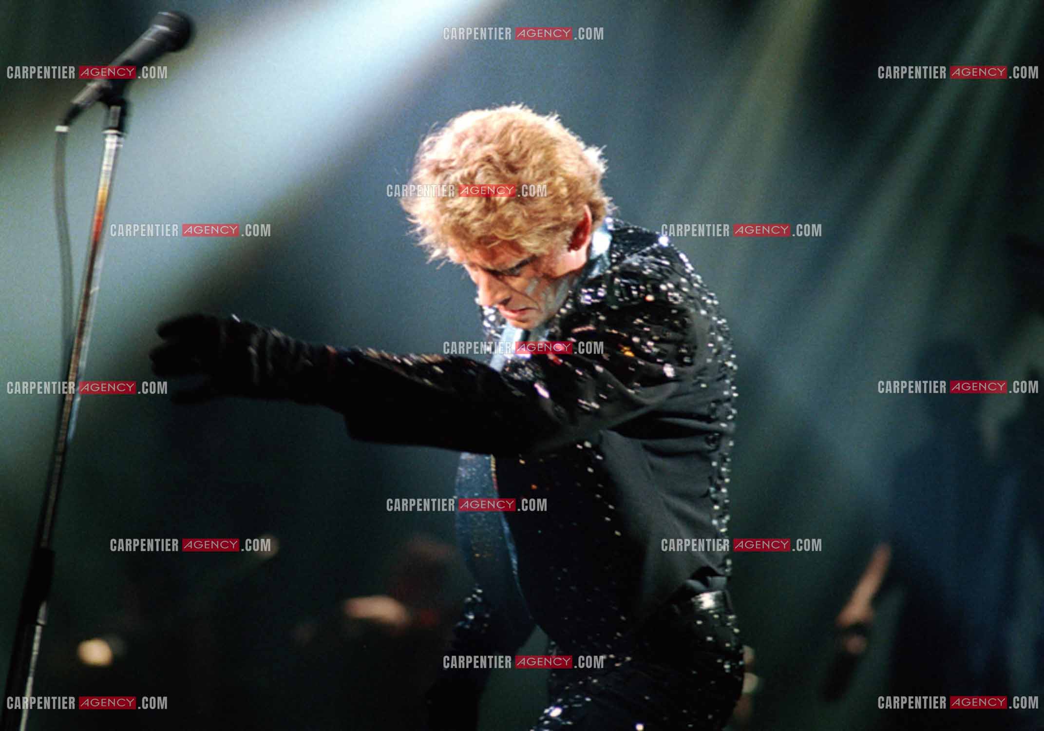 Le chanteur Johnny Hallyday en concert au Zénith de Paris du 26 octobre 1984 au 8 janvier 1985. ( Exclusif )