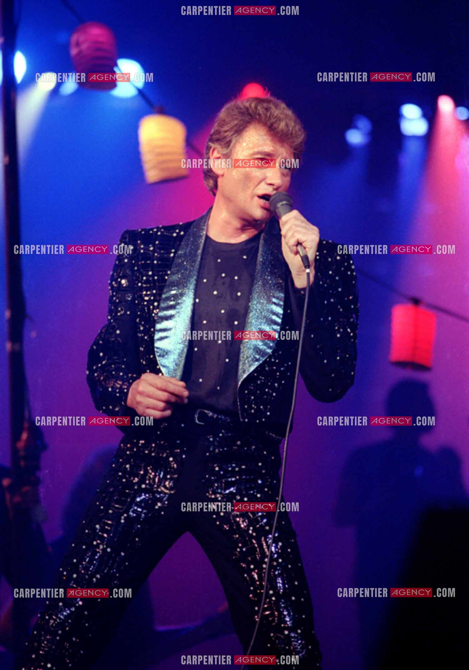 Le chanteur Johnny Hallyday en concert au Zénith de Paris du 26 octobre 1984 au 8 janvier 1985. ( Exclusif )
