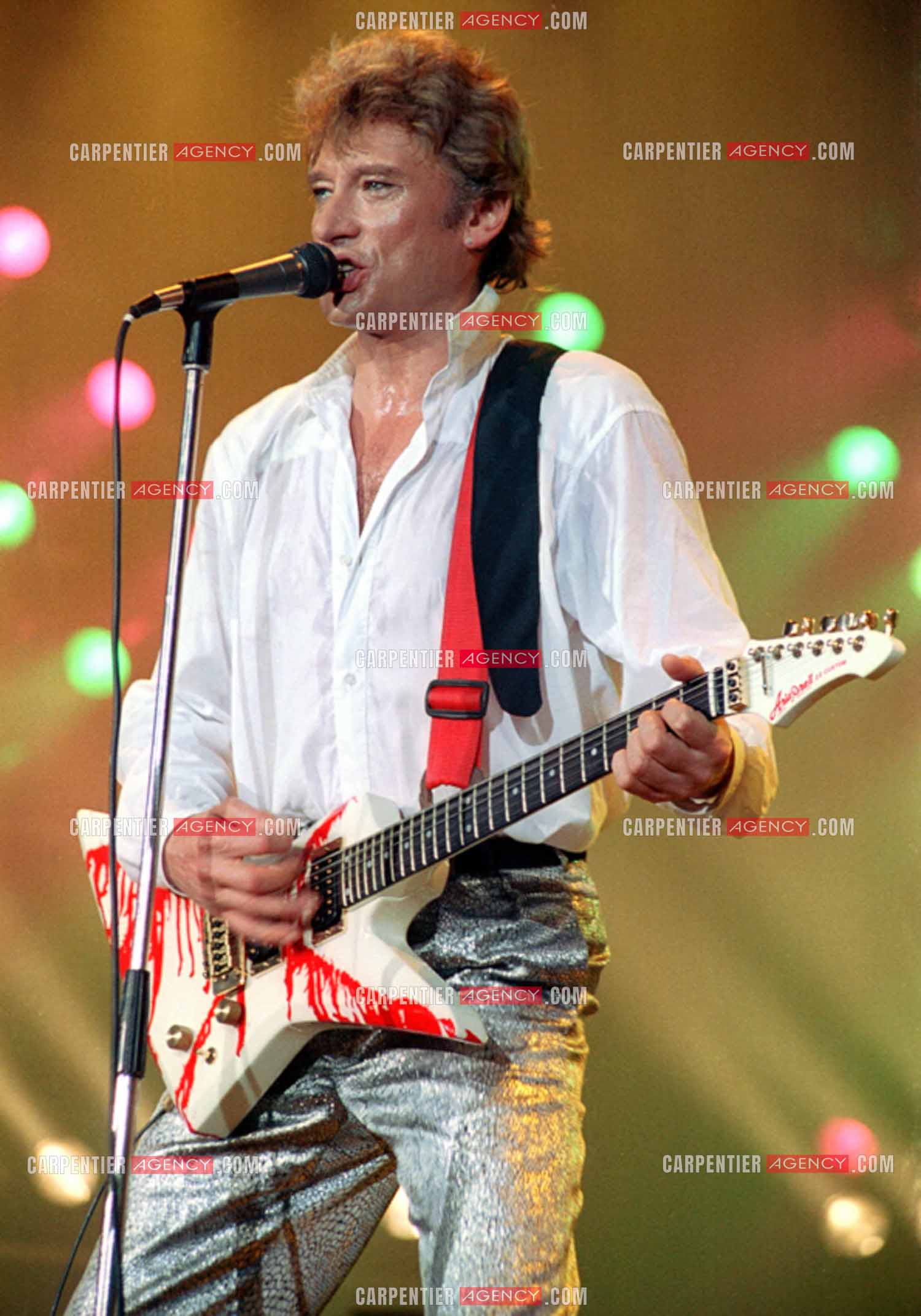 Le chanteur Johnny Hallyday en concert au Zénith de Paris du 26 octobre 1984 au 8 janvier 1985. ( Exclusif )