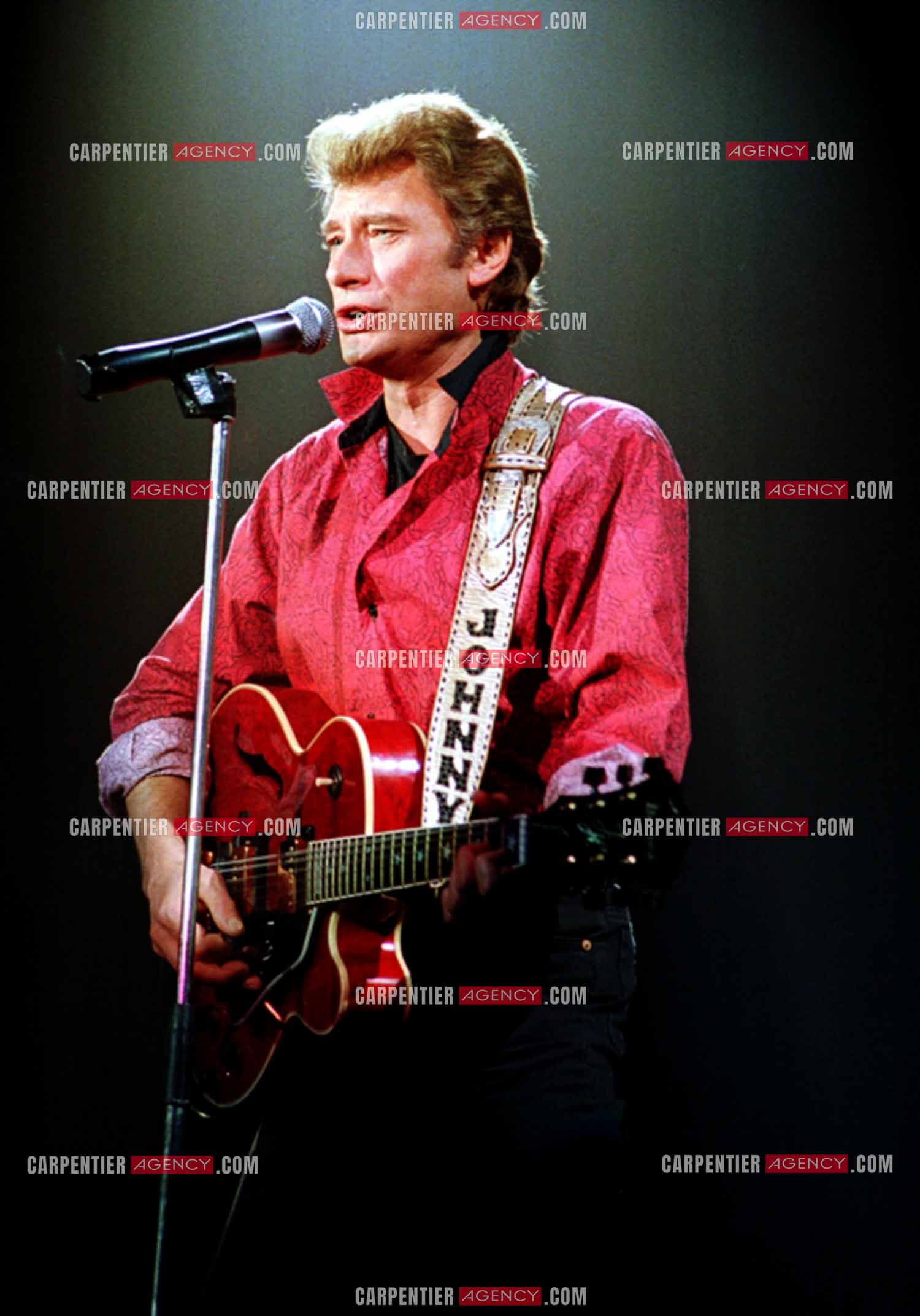 Le chanteur Johnny Hallyday en concert au Zénith de Paris du 26 octobre 1984 au 8 janvier 1985. ( Exclusif )