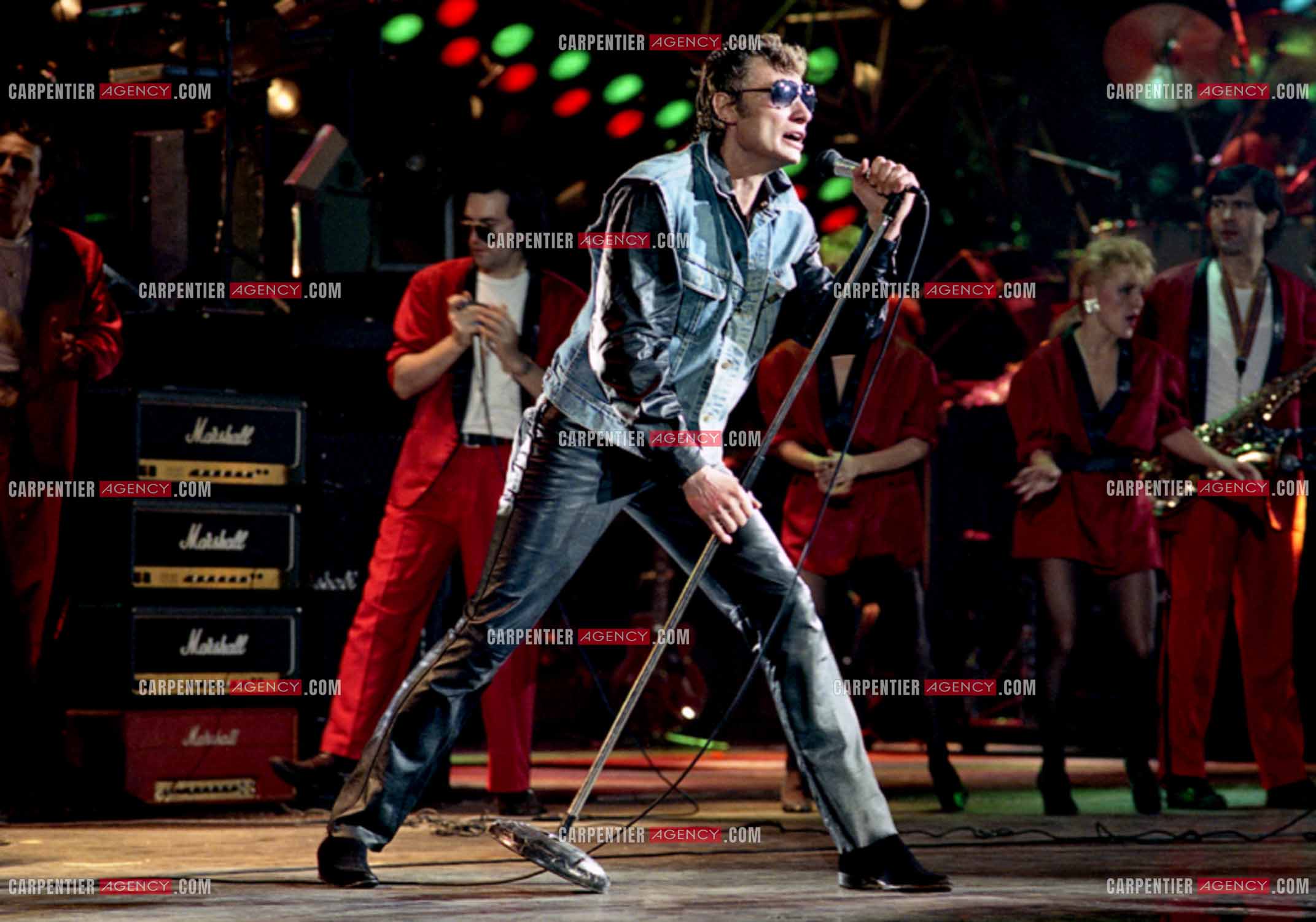 Le chanteur Johnny Hallyday en concert au Zénith de Paris du 26 octobre 1984 au 8 janvier 1985. ( Exclusif )