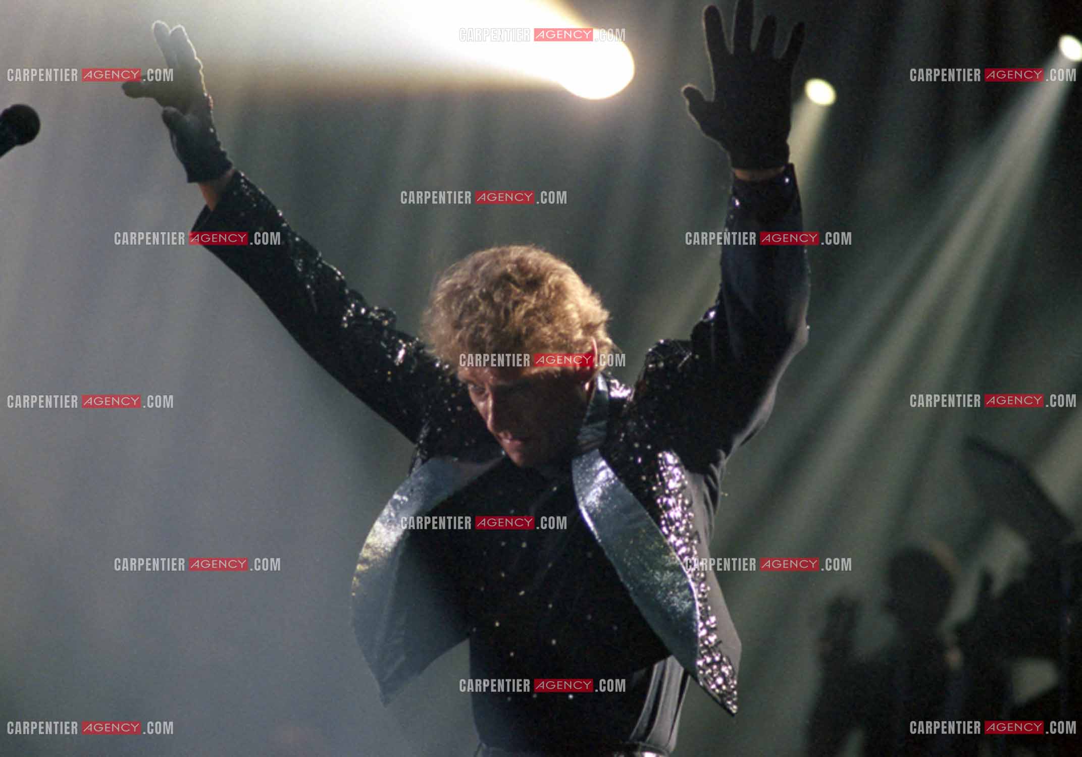 Le chanteur Johnny Hallyday en concert au Zénith de Paris du 26 octobre 1984 au 8 janvier 1985. ( Exclusif )