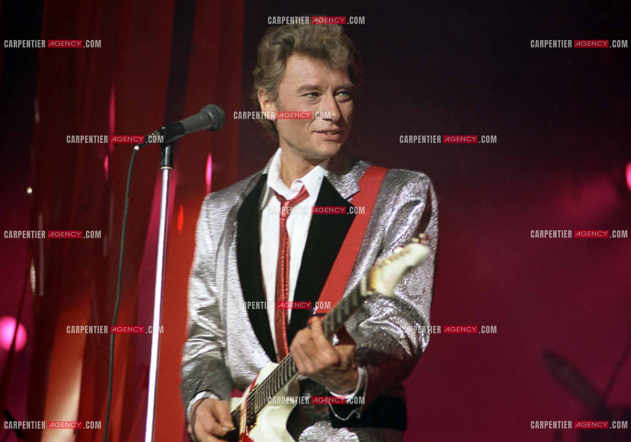 Le chanteur Johnny Hallyday en concert au Zénith de Paris du 26 octobre 1984 au 8 janvier 1985. ( Exclusif )