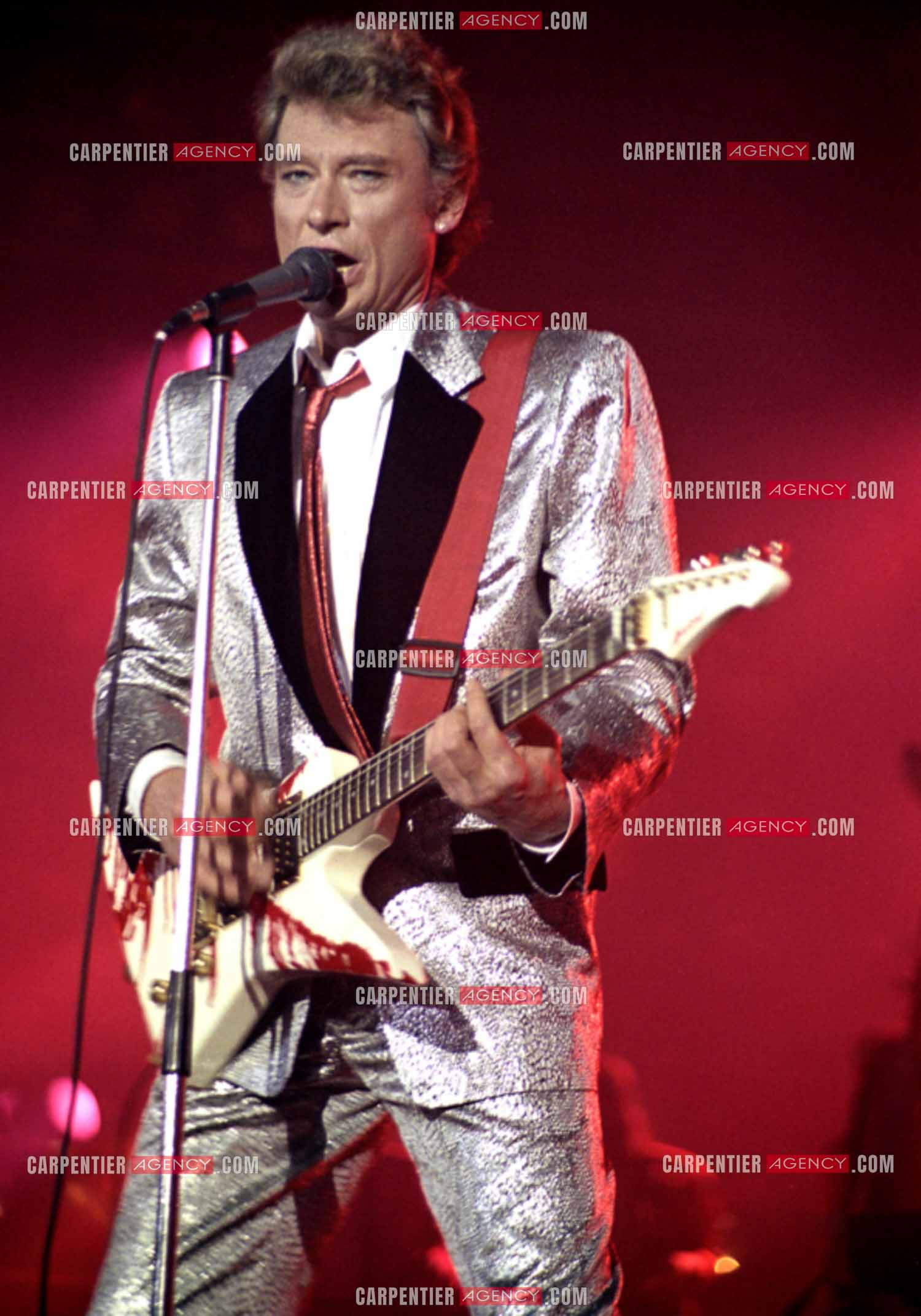 Le chanteur Johnny Hallyday en concert au Zénith de Paris du 26 octobre 1984 au 8 janvier 1985. ( Exclusif )