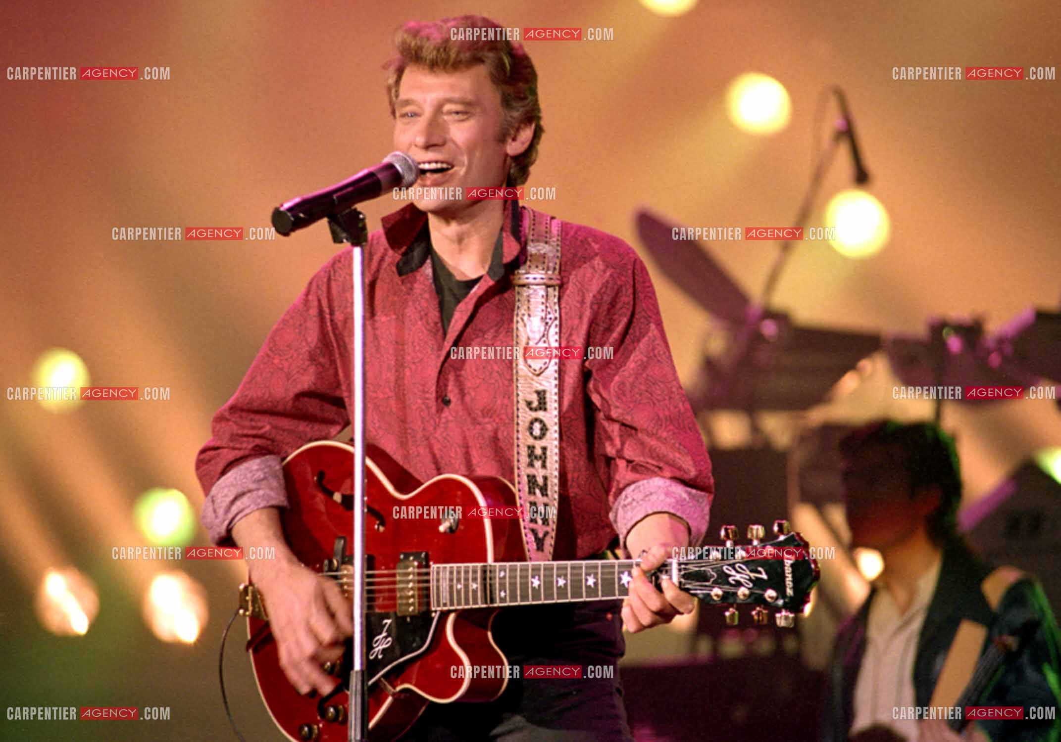 Le chanteur Johnny Hallyday en concert au Zénith de Paris du 26 octobre 1984 au 8 janvier 1985. ( Exclusif )
