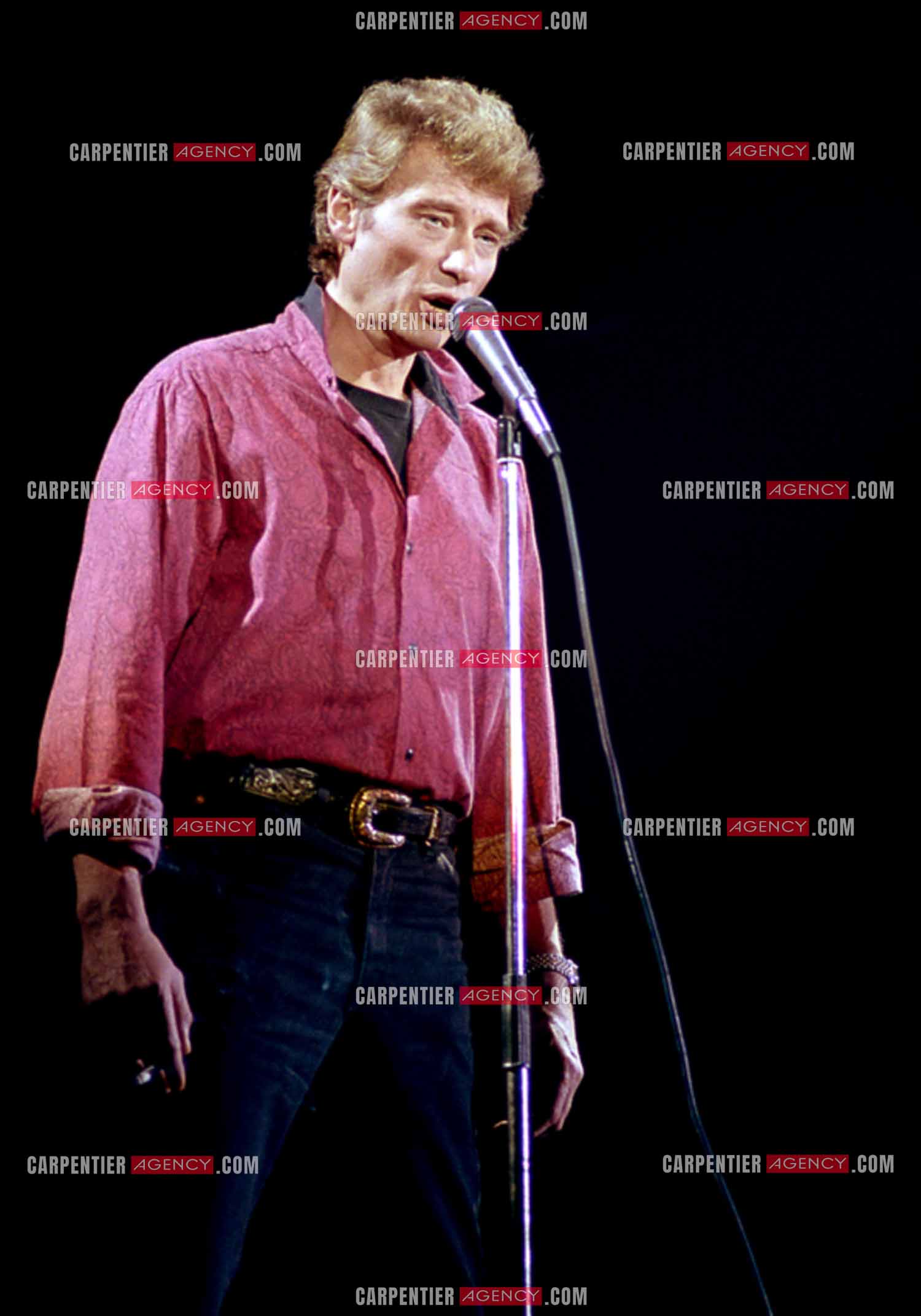 Le chanteur Johnny Hallyday en concert au Zénith de Paris du 26 octobre 1984 au 8 janvier 1985. ( Exclusif )
