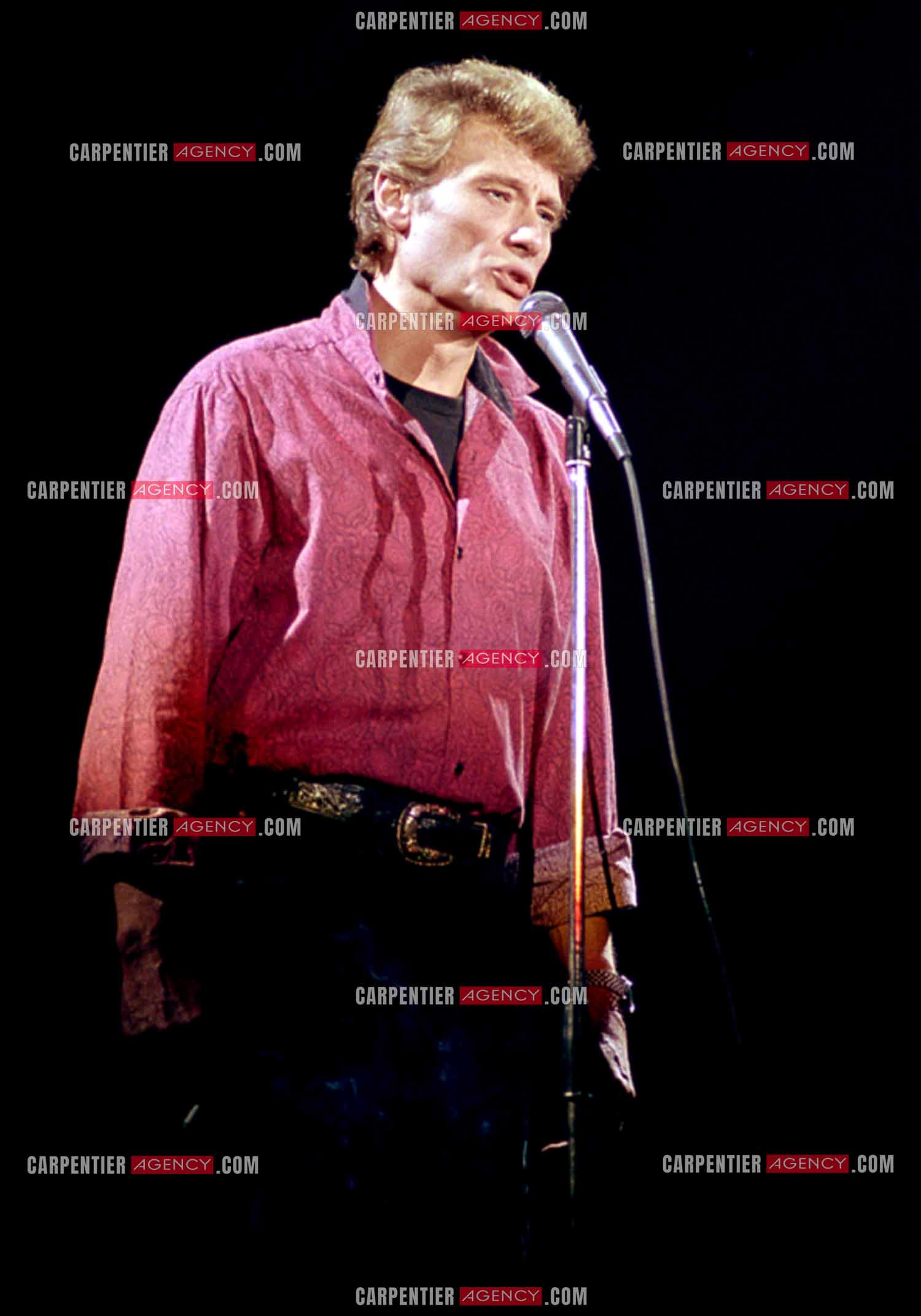 Le chanteur Johnny Hallyday en concert au Zénith de Paris du 26 octobre 1984 au 8 janvier 1985. ( Exclusif )