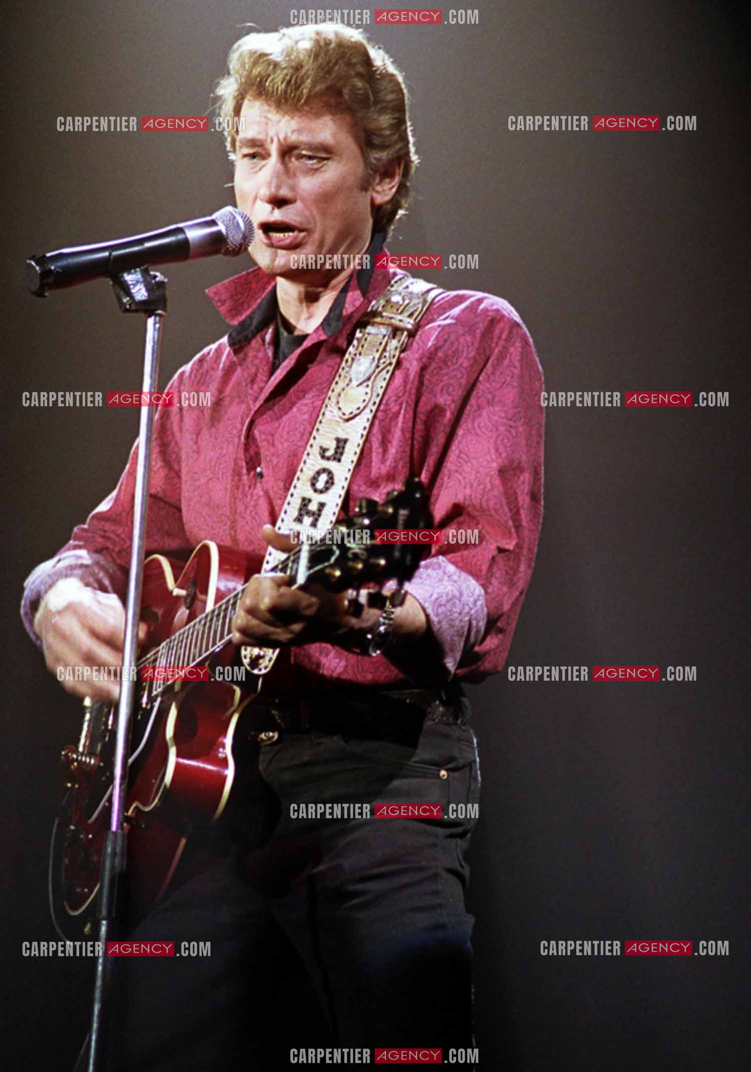 Le chanteur Johnny Hallyday en concert au Zénith de Paris du 26 octobre 1984 au 8 janvier 1985. ( Exclusif )