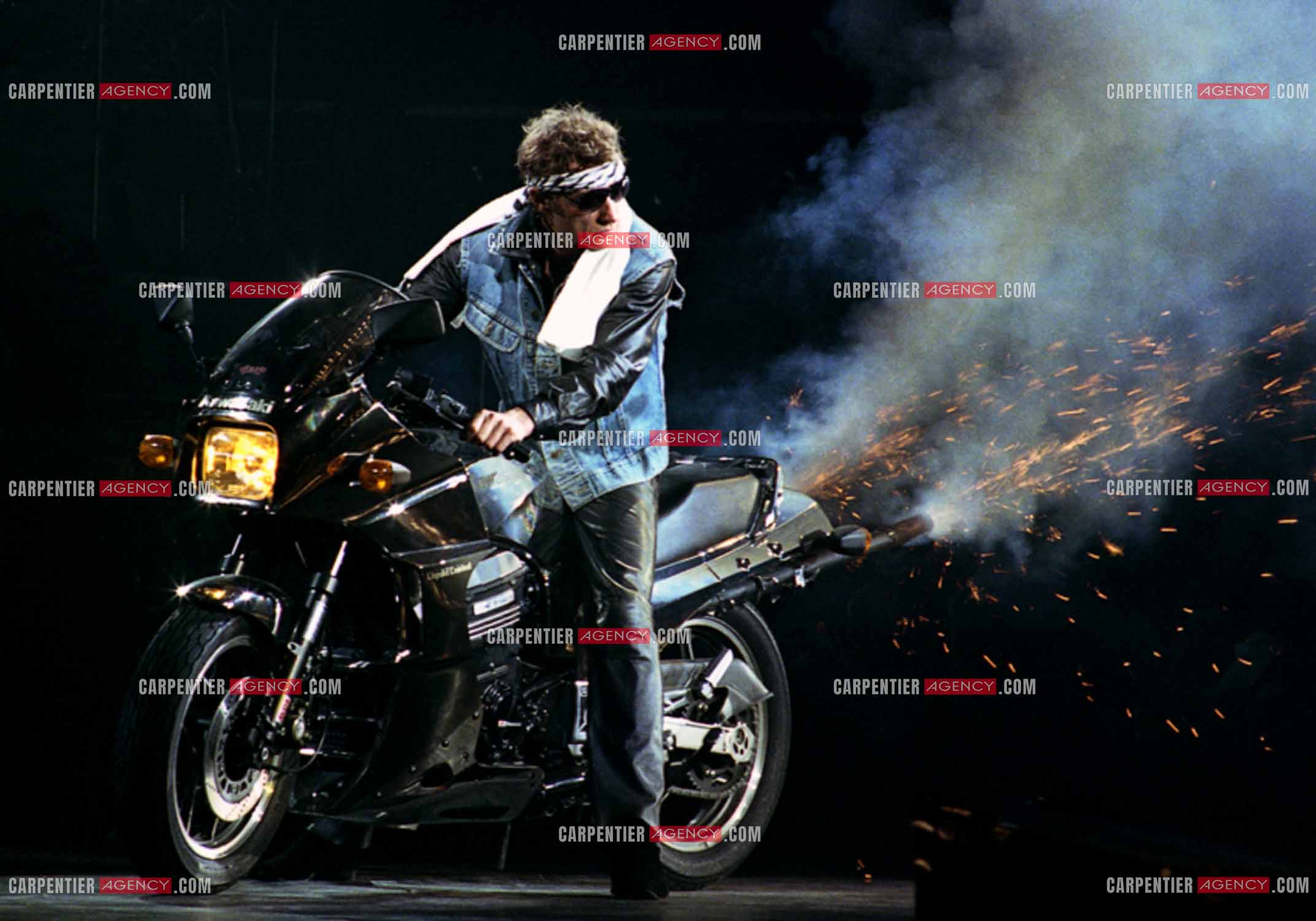 Le chanteur Johnny Hallyday en concert au Zénith de Paris du 26 octobre 1984 au 8 janvier 1985. ( Exclusif )