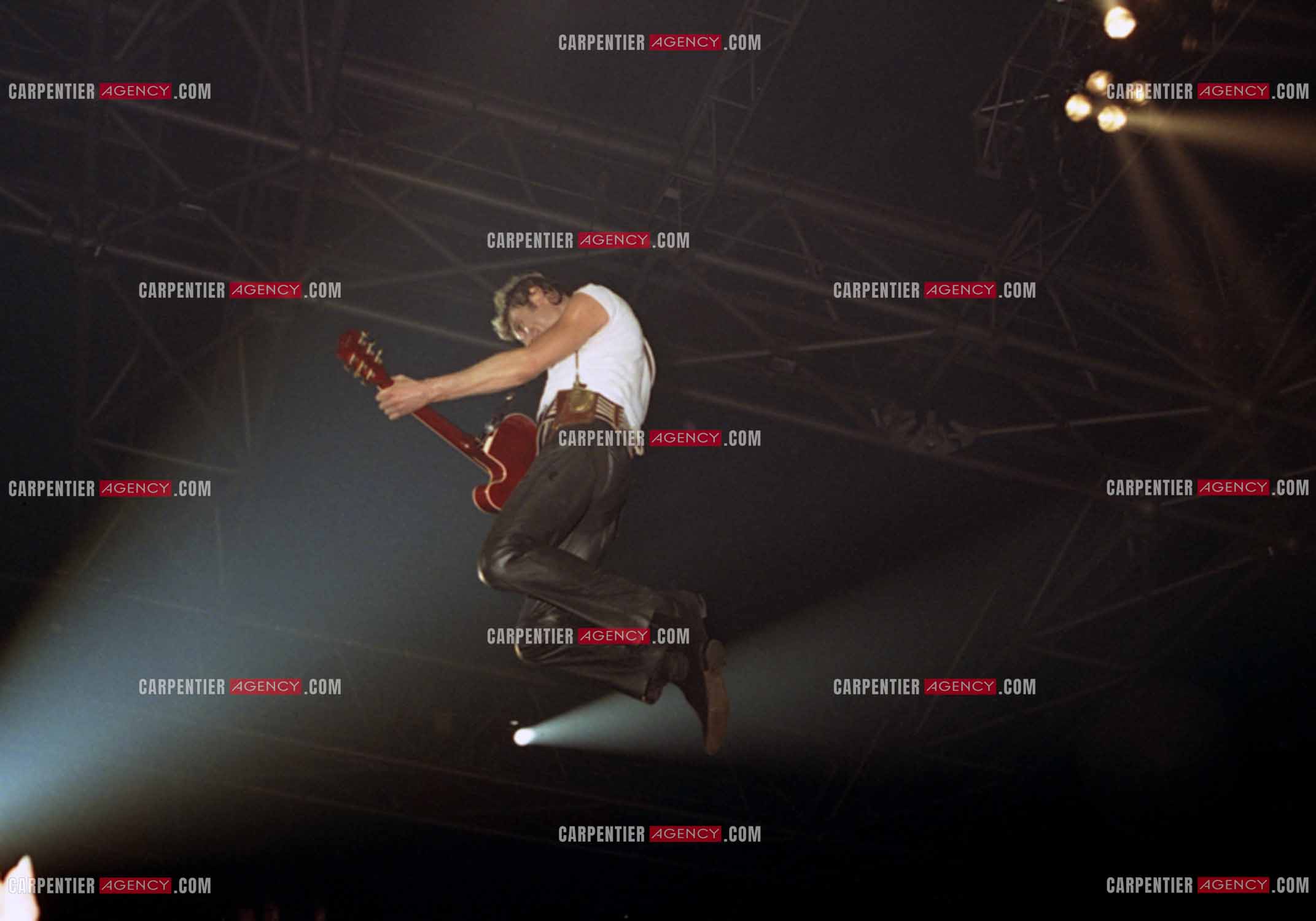 Le chanteur Johnny Hallyday en concert au Zénith de Paris du 26 octobre 1984 au 8 janvier 1985. ( Exclusif )