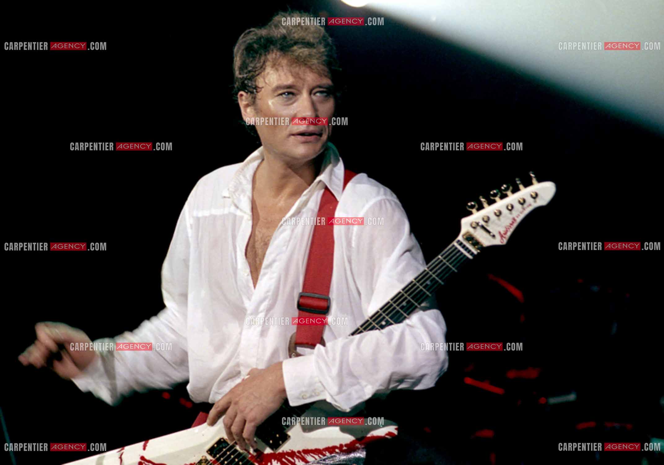 Le chanteur Johnny Hallyday en concert au Zénith de Paris du 26 octobre 1984 au 8 janvier 1985. ( Exclusif )