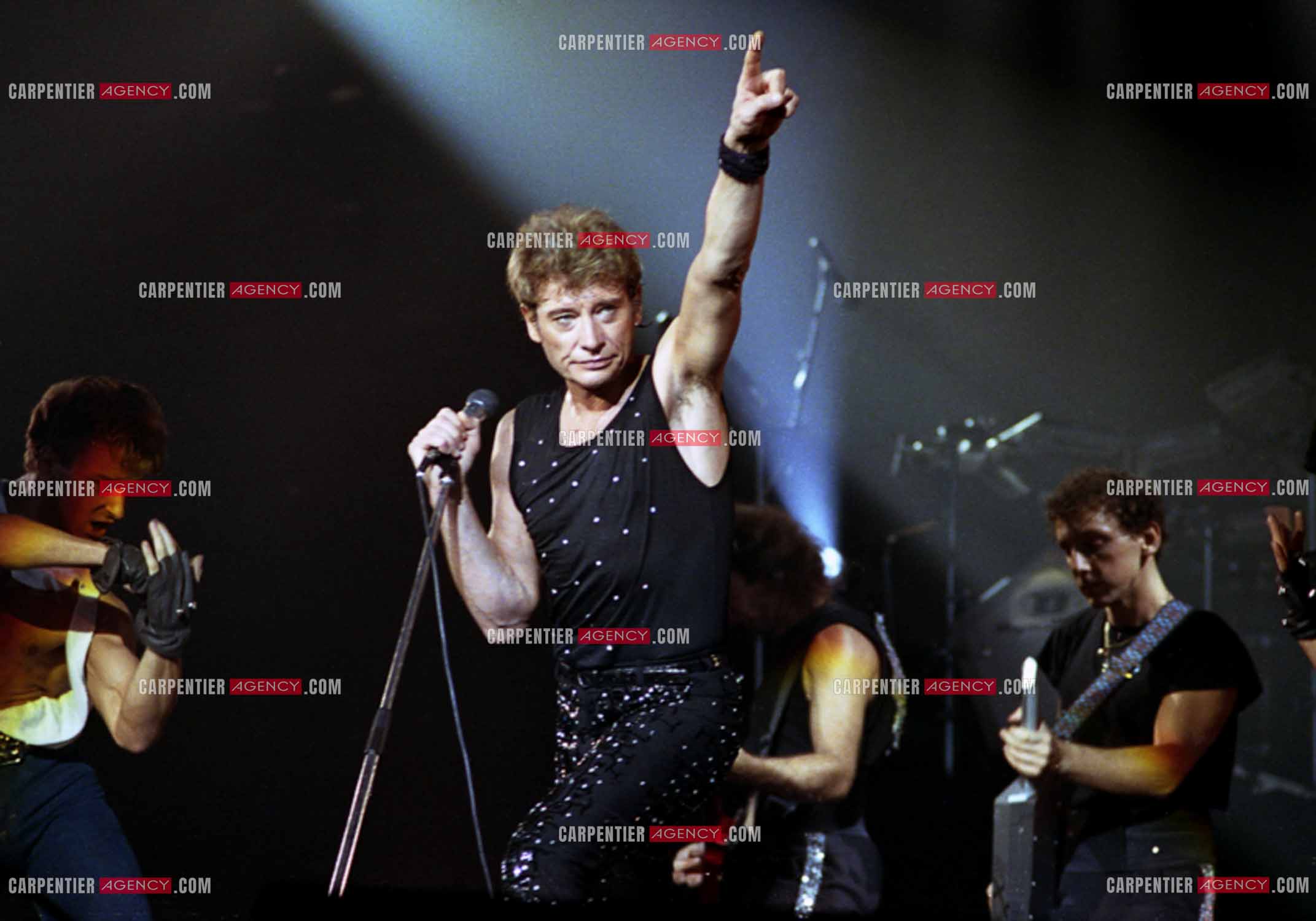 Le chanteur Johnny Hallyday en concert au Zénith de Paris du 26 octobre 1984 au 8 janvier 1985. ( Exclusif )