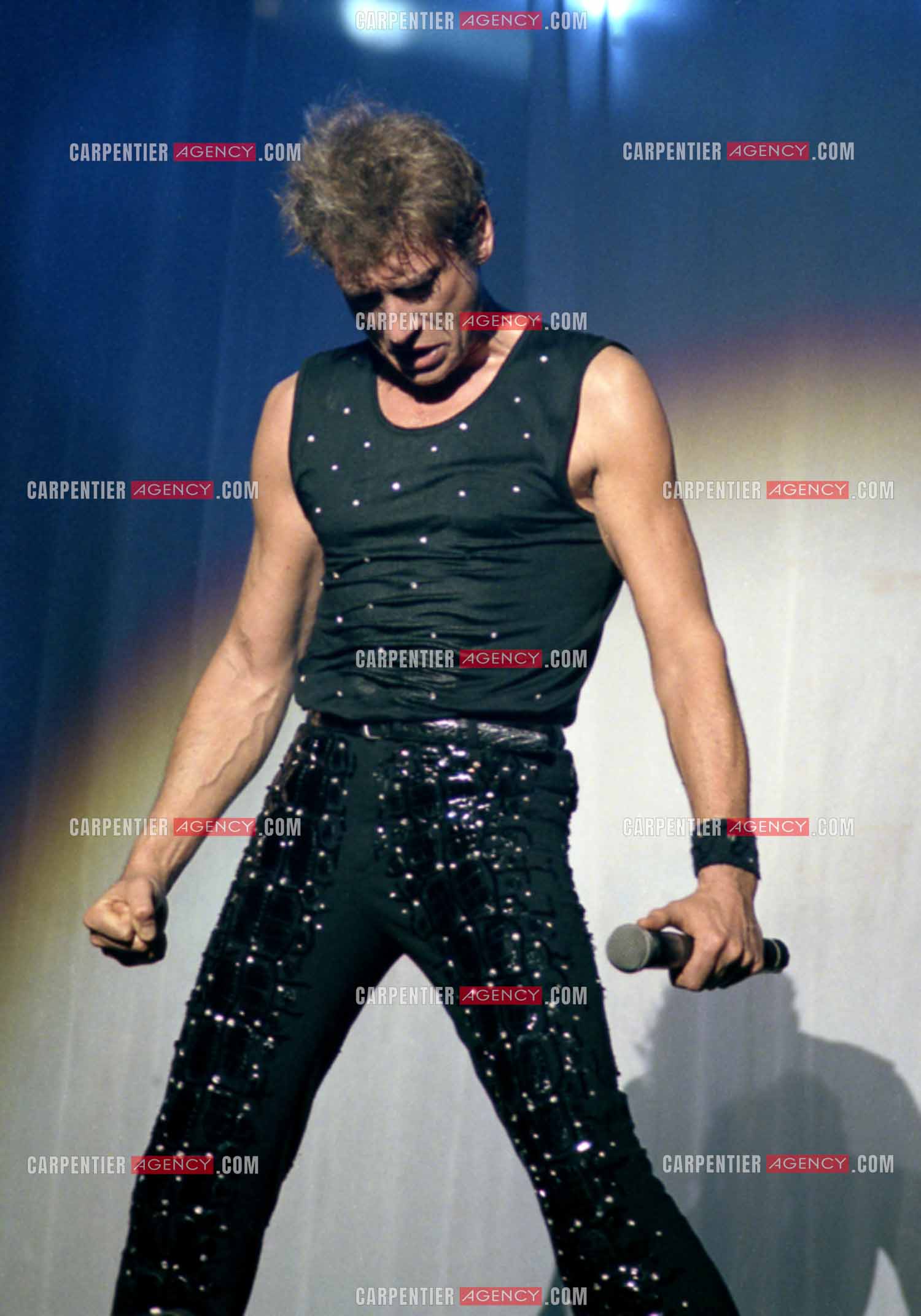 Le chanteur Johnny Hallyday en concert au Zénith de Paris du 26 octobre 1984 au 8 janvier 1985. ( Exclusif )