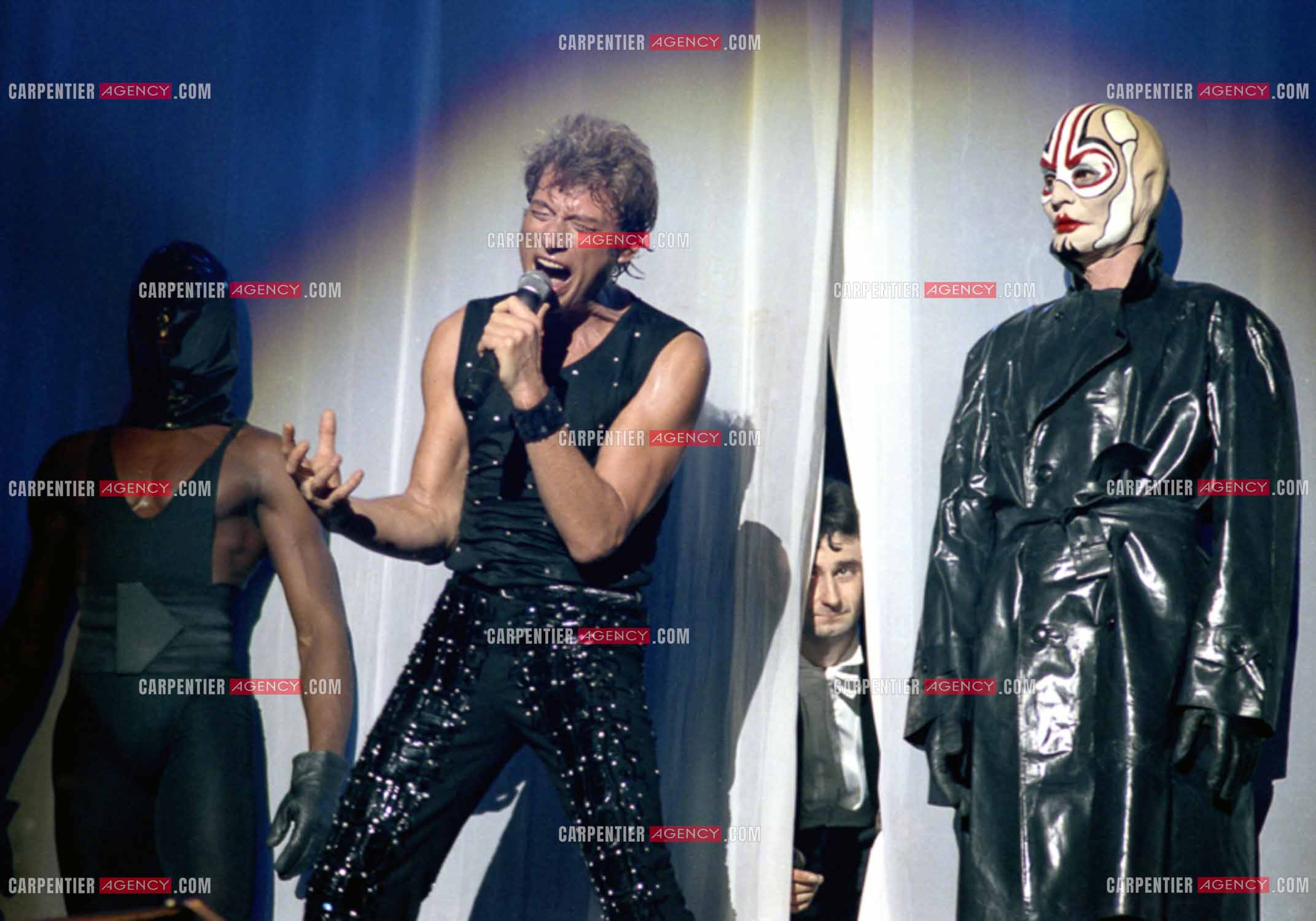 Le chanteur Johnny Hallyday en concert au Zénith de Paris du 26 octobre 1984 au 8 janvier 1985. ( Exclusif )