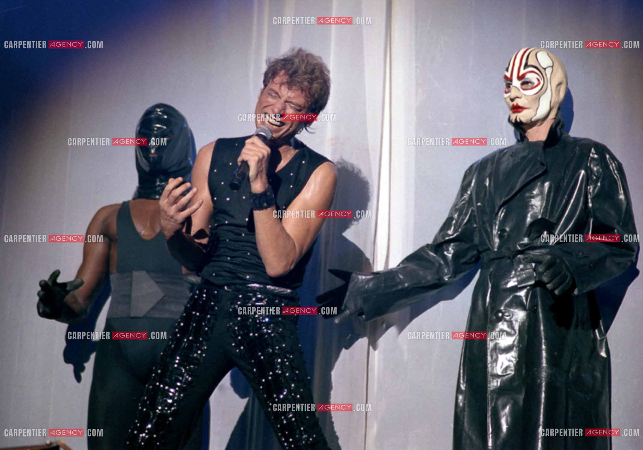 Le chanteur Johnny Hallyday en concert au Zénith de Paris du 26 octobre 1984 au 8 janvier 1985. ( Exclusif )