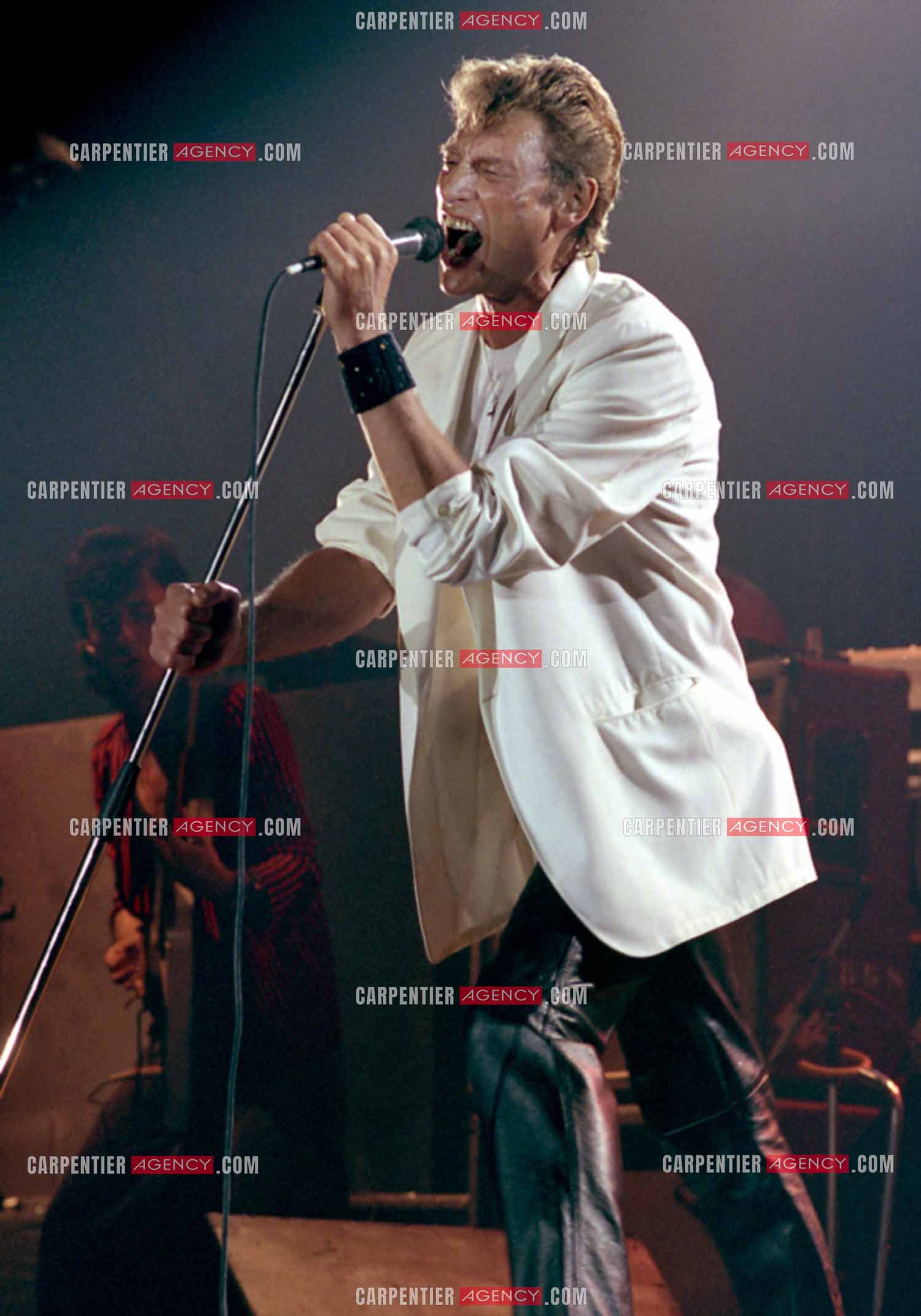 Le chanteur Johnny Hallyday lors de ses concerts au Zénith de Paris du 26 oct 1984 au 08 janvier 1985.   ( Exclusif )
