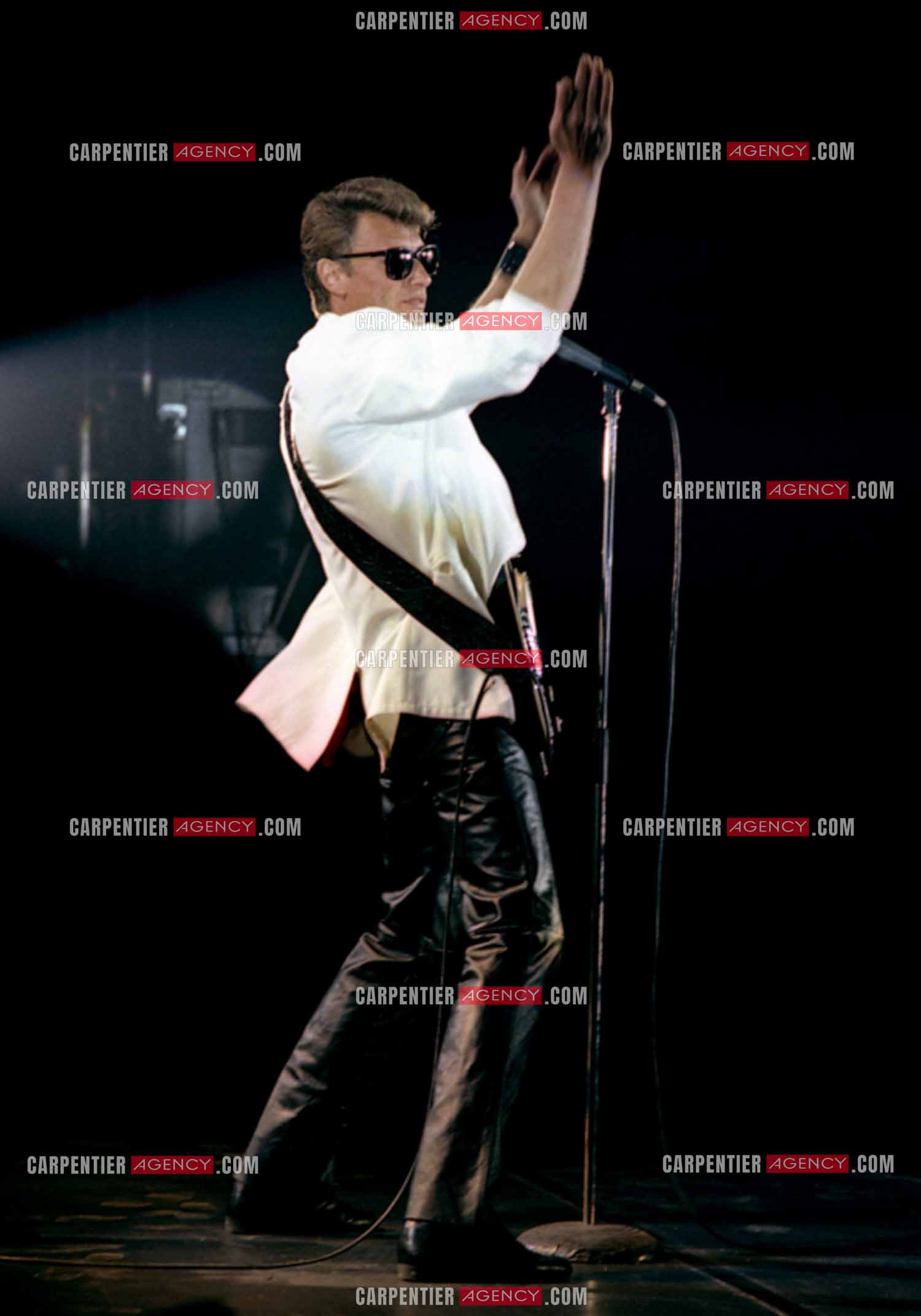 Le chanteur Johnny Hallyday lors de ses concerts au Zénith de Paris du 26 oct 1984 au 08 janvier 1985.   ( Exclusif )