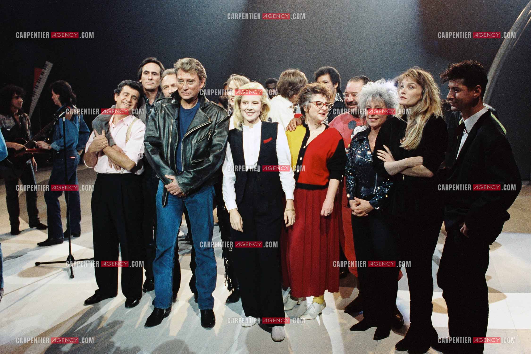 Le chanteur Johnny Hallyday lors de l'enregistrement de l'émission  “ Toute la musique que j'aime “ avec son ex femme Sylvie Vartan, et ses amis Michel Boujenah, Carlos, Catherine Lara, Josiane Balasko, Etienne Daho, Arielle Dombasle, Philippe Lavil, Pierre Richard.       ( Exclusif )