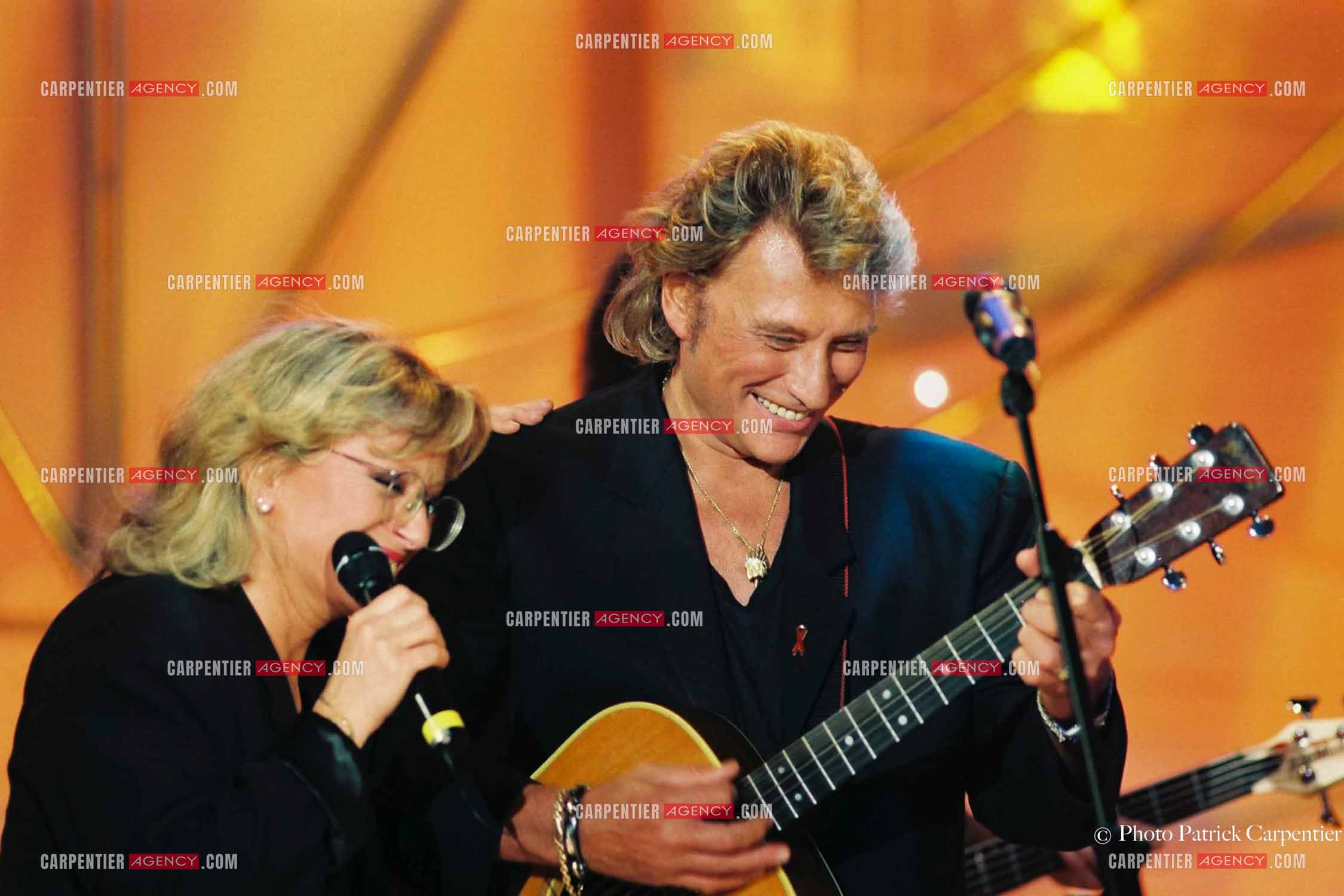 Johnny Hallyday et Véronique Sanson en duo lors de l'emission SI ON CHANTAIT sur TF1 en 1995.  ( Exclusif )