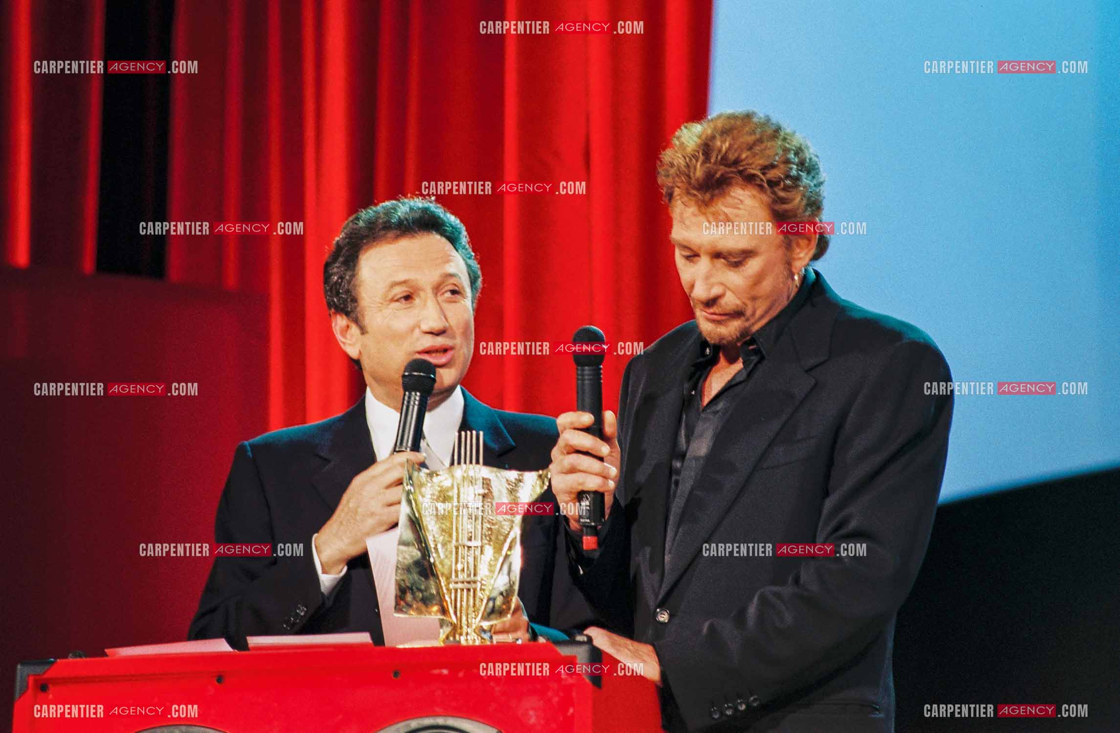 Johnny Hallyday lors des Victoires de la Musique en 1998 a L'OLYMPIA.