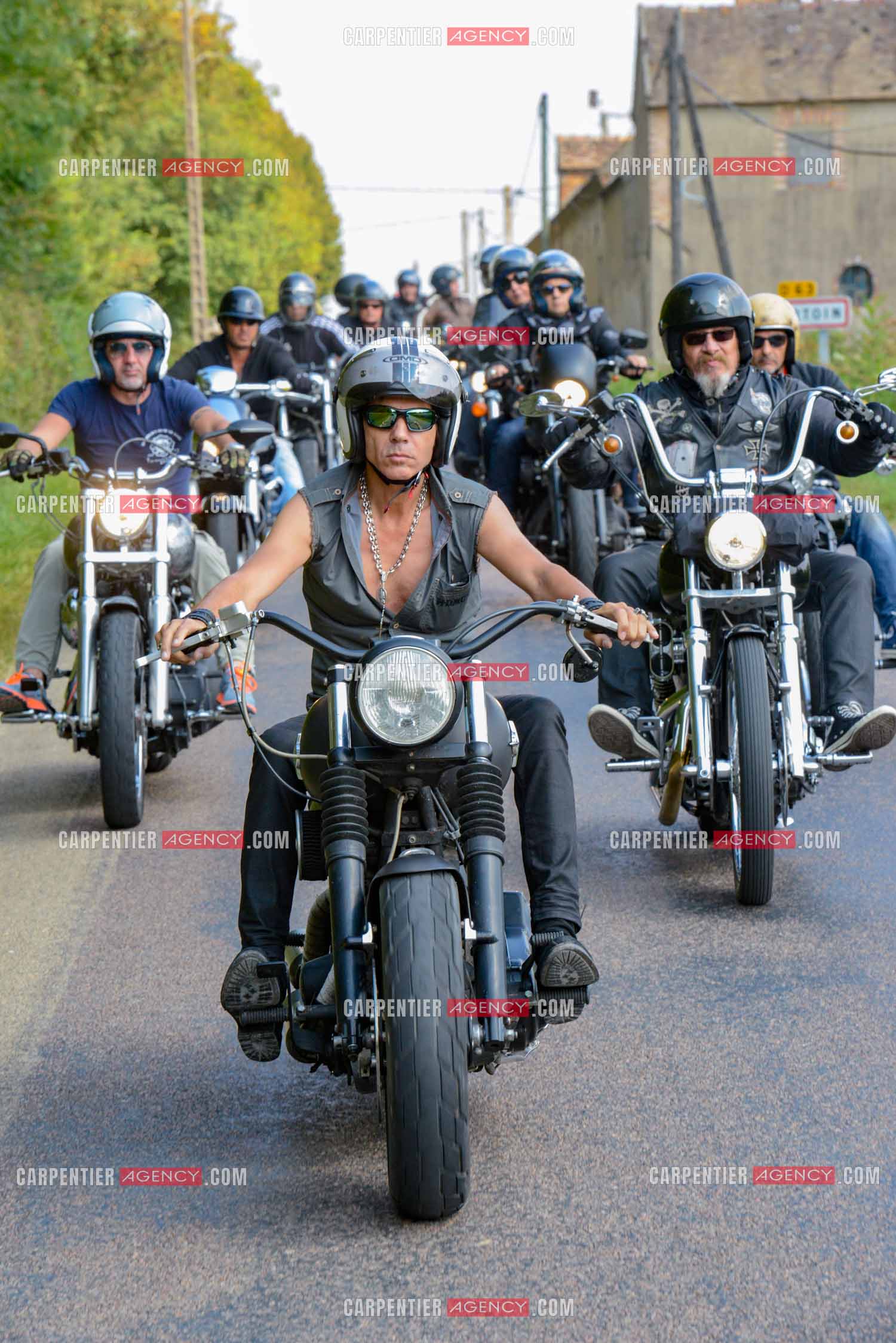 Le chanteur Jean-Luc Lahaye en tête d'une concentration Harley autour de la ville de Sens.  ( Exclusif )