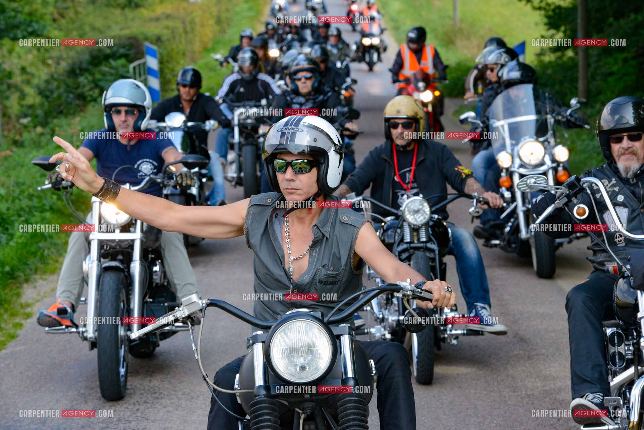 Le chanteur Jean-Luc Lahaye en tête d'une concentration Harley autour de la ville de Sens.  ( Exclusif )