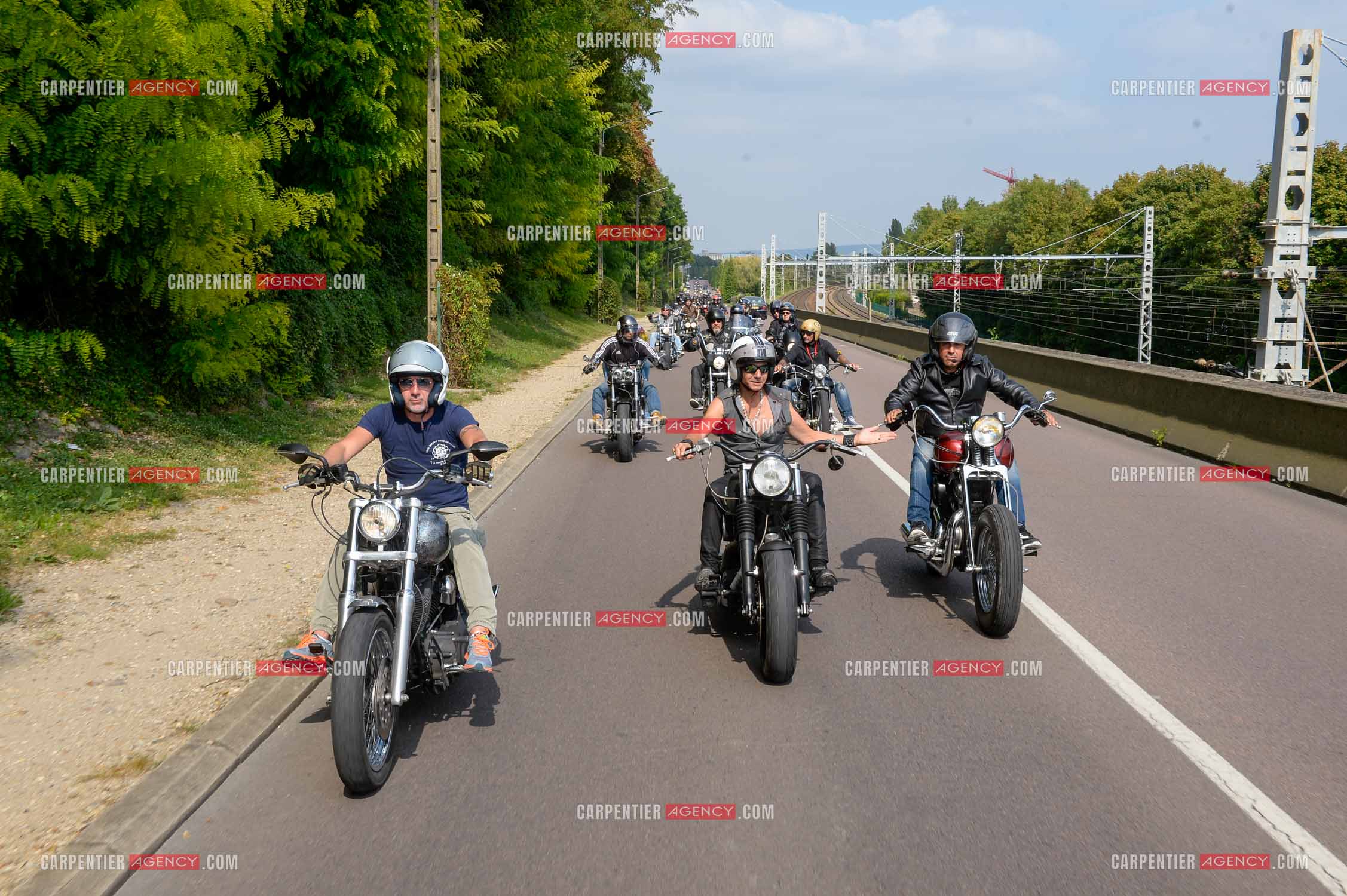 Le chanteur Jean-Luc Lahaye et son ami Bébert du groupe Les Forbans en tête d'une concentration Harley autour de la ville de Sens.  ( Exclusif )