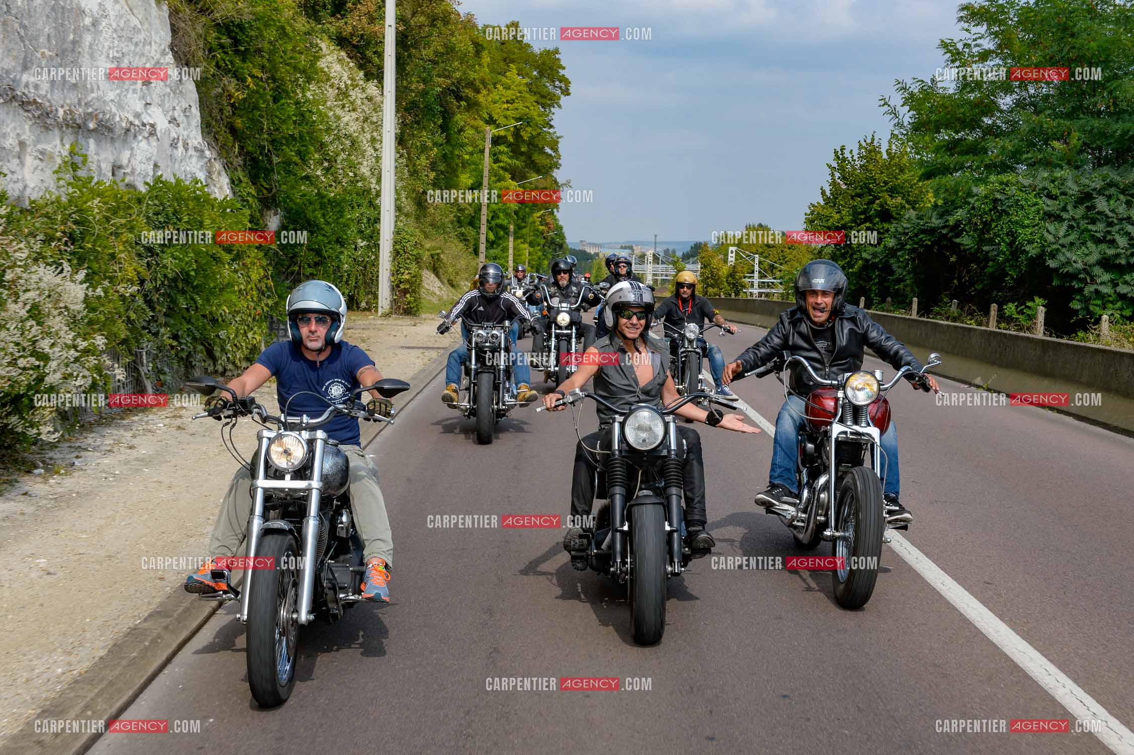 Le chanteur Jean-Luc Lahaye et son ami Bébert du groupe Les Forbans en tête d'une concentration Harley autour de la ville de Sens.  ( Exclusif )