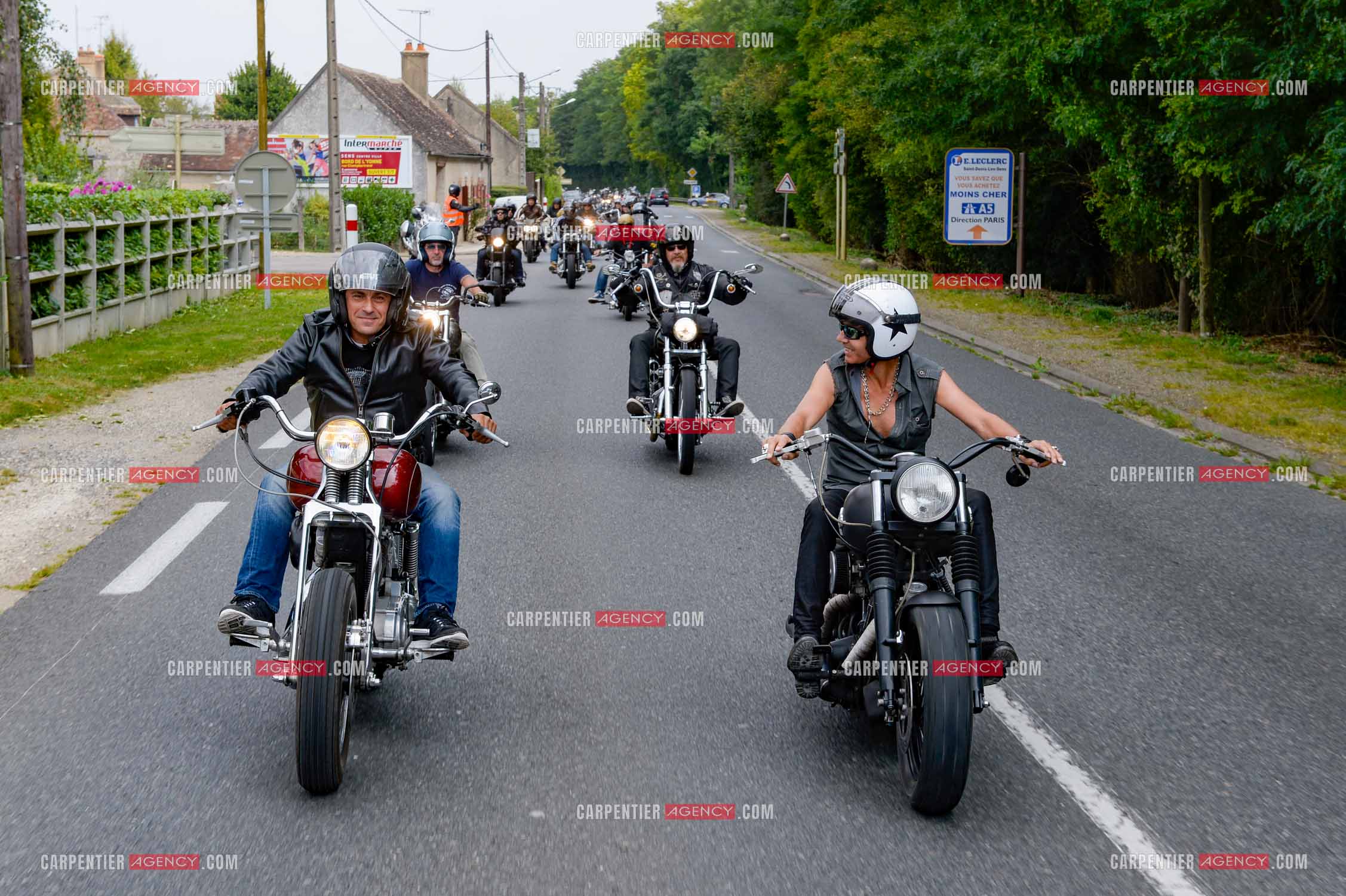 Le chanteur Jean-Luc Lahaye et son ami Bébert du groupe Les Forbans en tête d'une concentration Harley autour de la ville de Sens.  ( Exclusif )