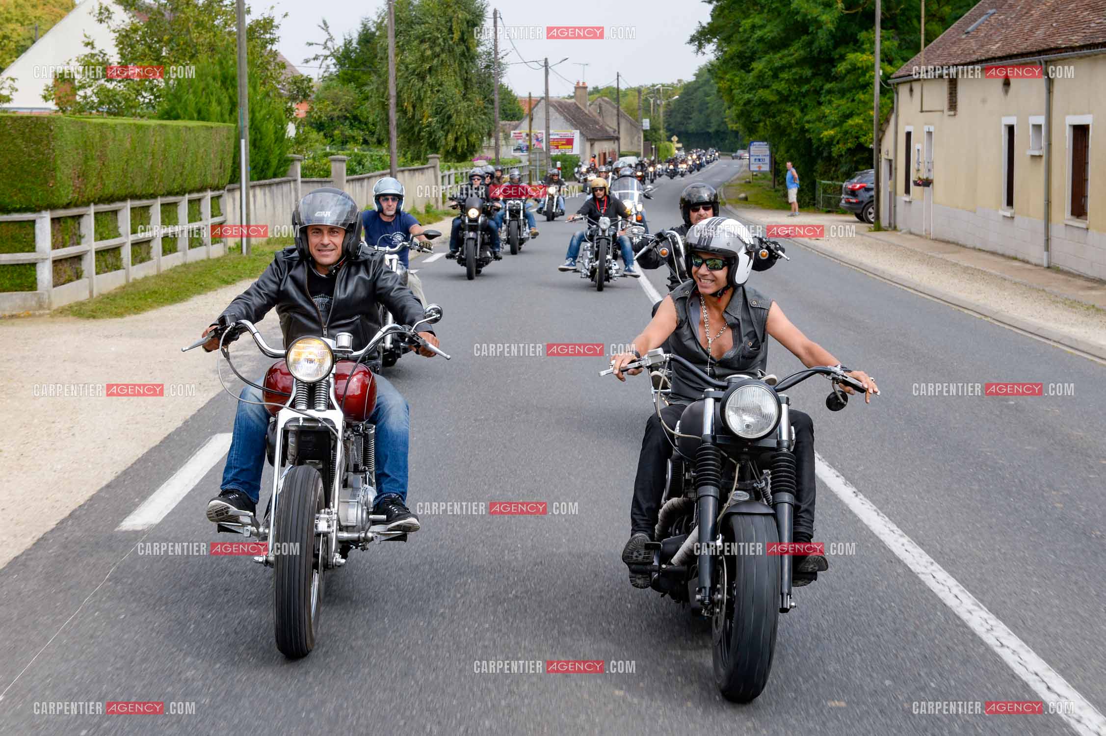 Le chanteur Jean-Luc Lahaye et son ami Bébert du groupe Les Forbans en tête d'une concentration Harley autour de la ville de Sens.  ( Exclusif )