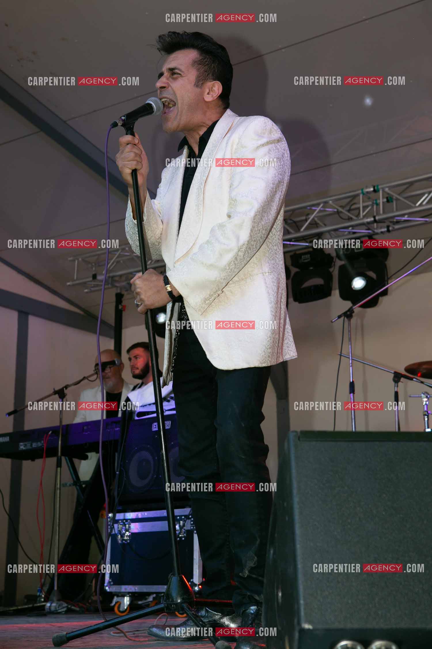 Le chanteur Bébert du groupe Les Forbans en concert.  ( Exclusif )