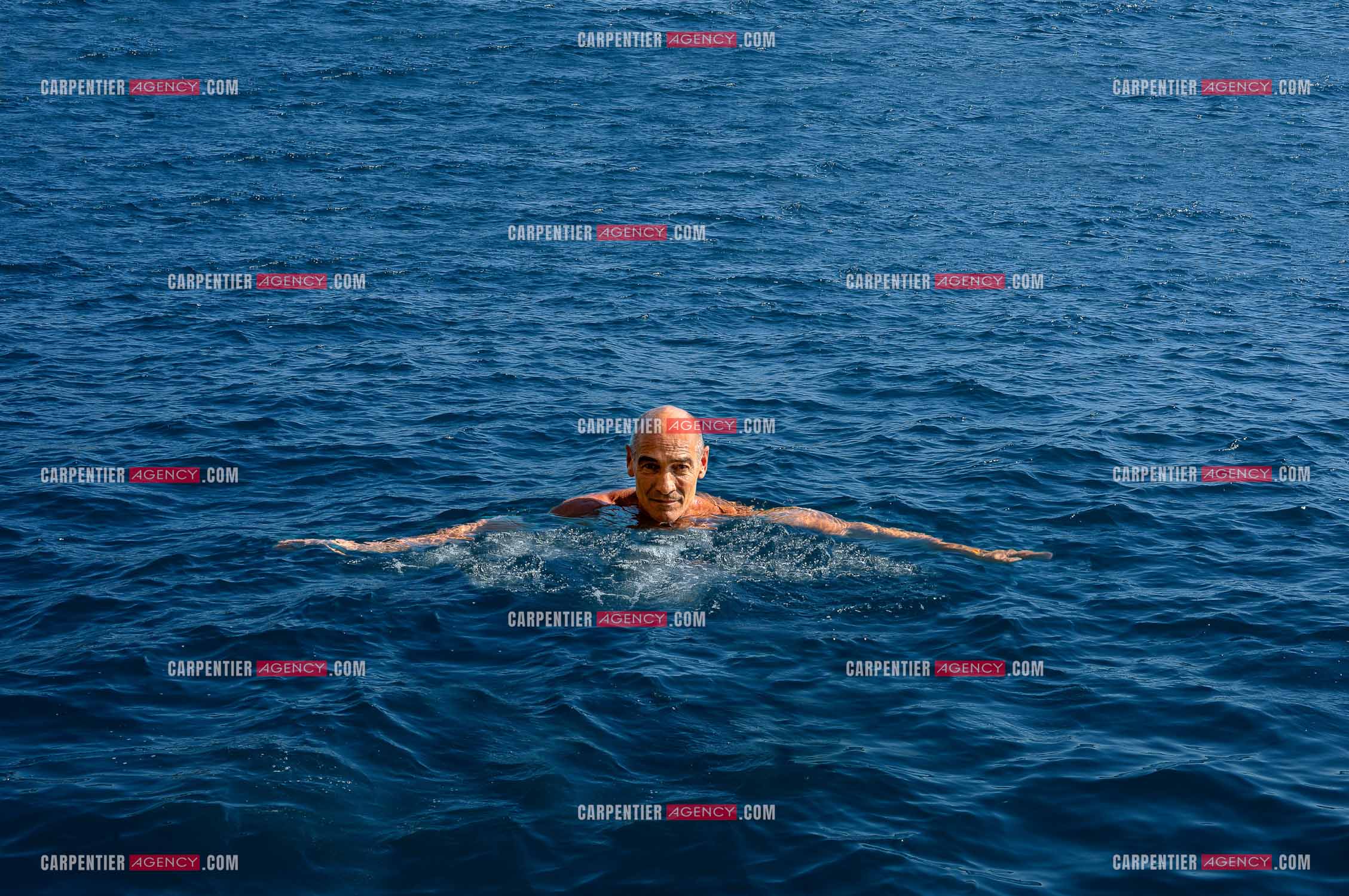 L'acteur Jean-Marc Barr ( Le grand Bleu ) sur la plage de Pipapy à Toulon dans le Var pour un concert subaquatique “ 20 000 sons sous la mer “ ( Sea of sound ).   ( Exclusif )
