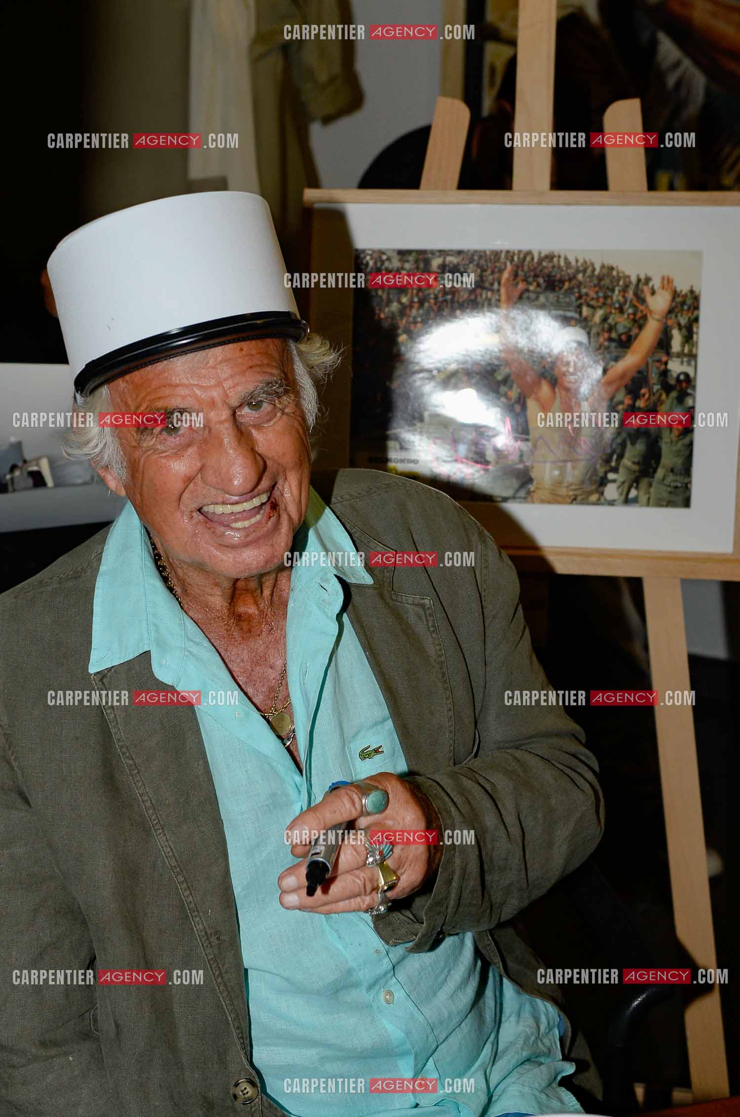 Sur le parrainage de Monsieur Jean-Paul BELMONDO le musée de la Légion étrangère à Aubagne accueille jusqu’au 27 août 2017, une exposition inédite sur le thème : “ Légion et cinéma, quand le 7e art s’empare du képi blanc “. Jean-Paul Belmondo et son ami l'acteur Charles Gérard au musée de la Legion étrangère.