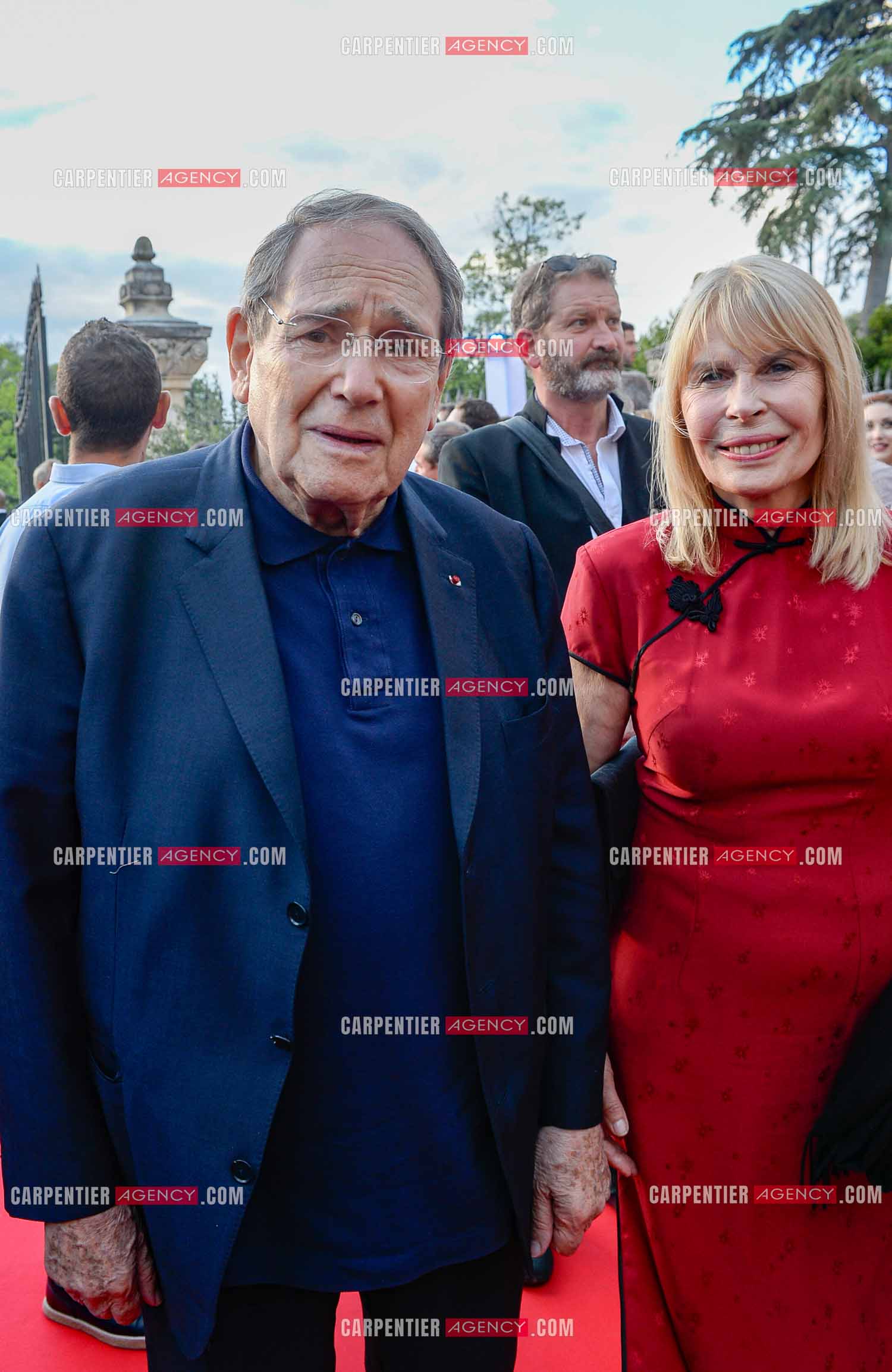 La ville de Marseille fête la carrière de l'acteur Jean-Paul Belmondo  lors d'une exposition qui lui ait consacrée au Château de la Buzine. Cet évènement se déroule en présence de Monsieur Jean-Paul Belmondo, et de nombreux amis de la star venus tout spécialement à Marseille pour participer à l’hommage qui lui est rendu. L'acteur Robert Hossein et sa femme Candice Patou.