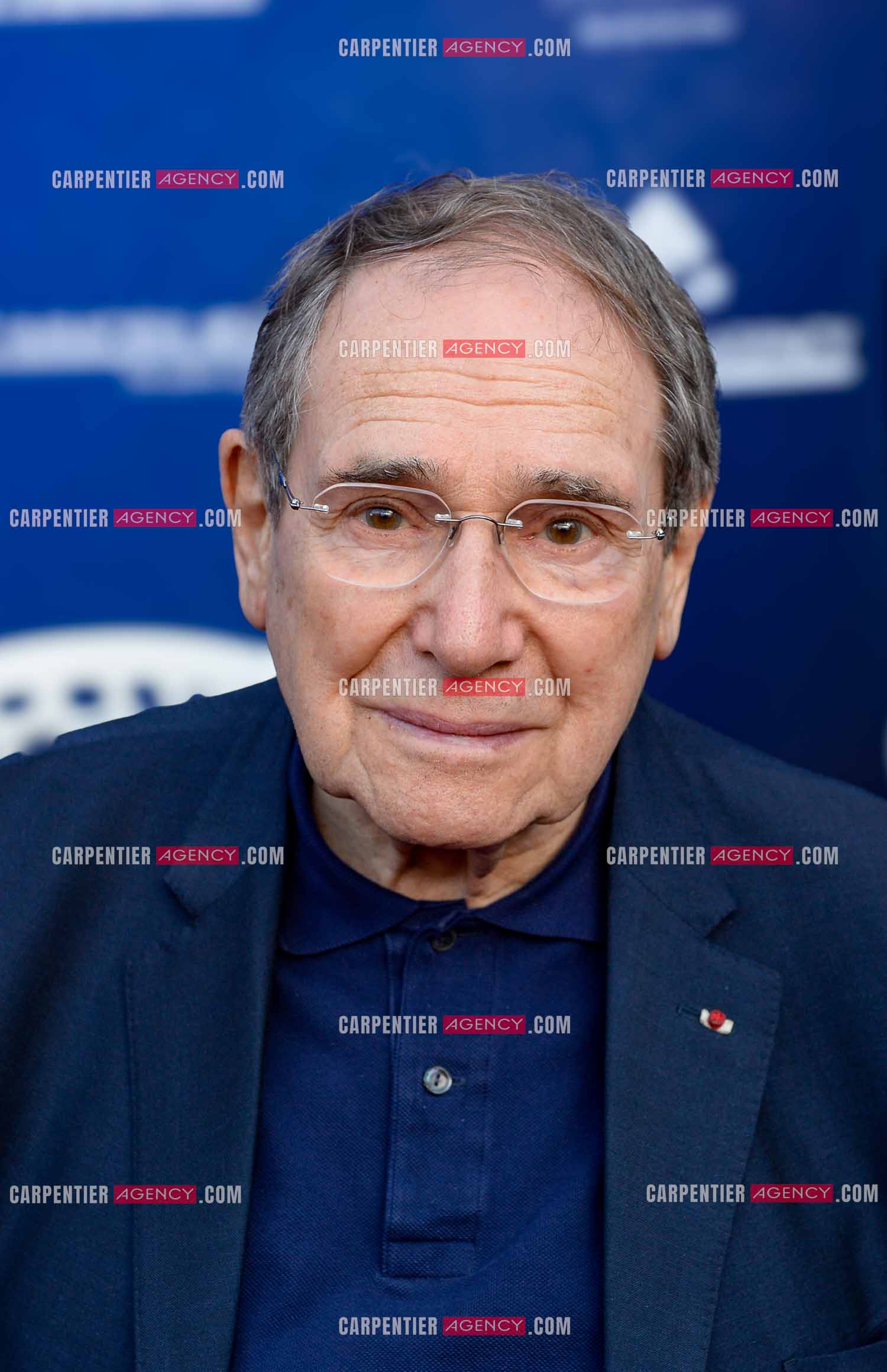 La ville de Marseille fête la carrière de l'acteur Jean-Paul Belmondo  lors d'une exposition qui lui ait consacrée au Château de la Buzine. Cet évènement se déroule en présence de Monsieur Jean-Paul Belmondo, et de nombreux amis de la star venus tout spécialement à Marseille pour participer à l’hommage qui lui est rendu. L'acteur Robert Hossein.