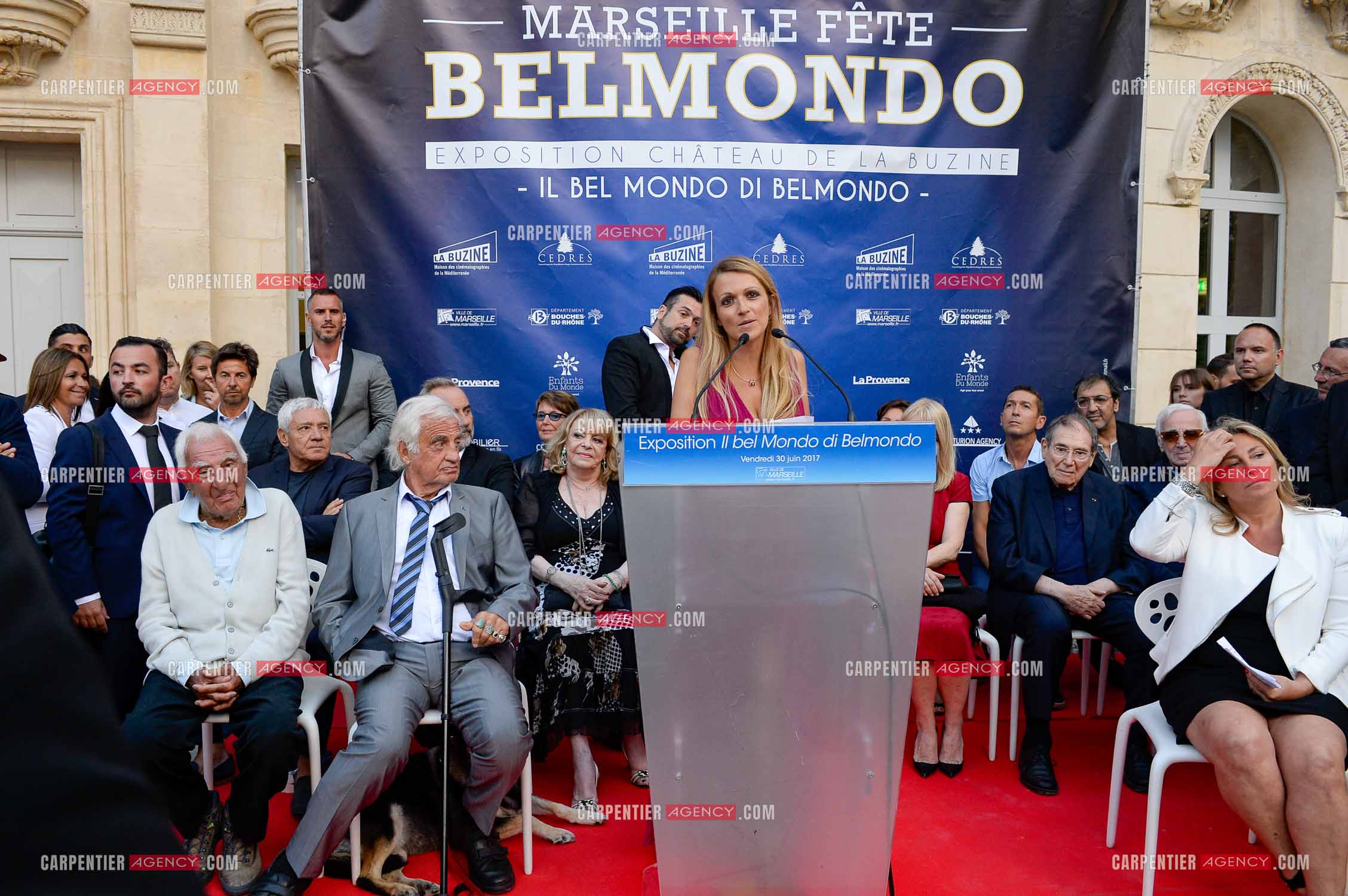 La ville de Marseille fête la carrière de l'acteur Jean-Paul Belmondo  lors d'une exposition qui lui ait consacrée au Château de la Buzine. Cet évènement se déroule en présence de Monsieur Jean-Paul Belmondo, et de nombreux amis de la star venus tout spécialement à Marseille pour participer à l’hommage qui lui est rendu.