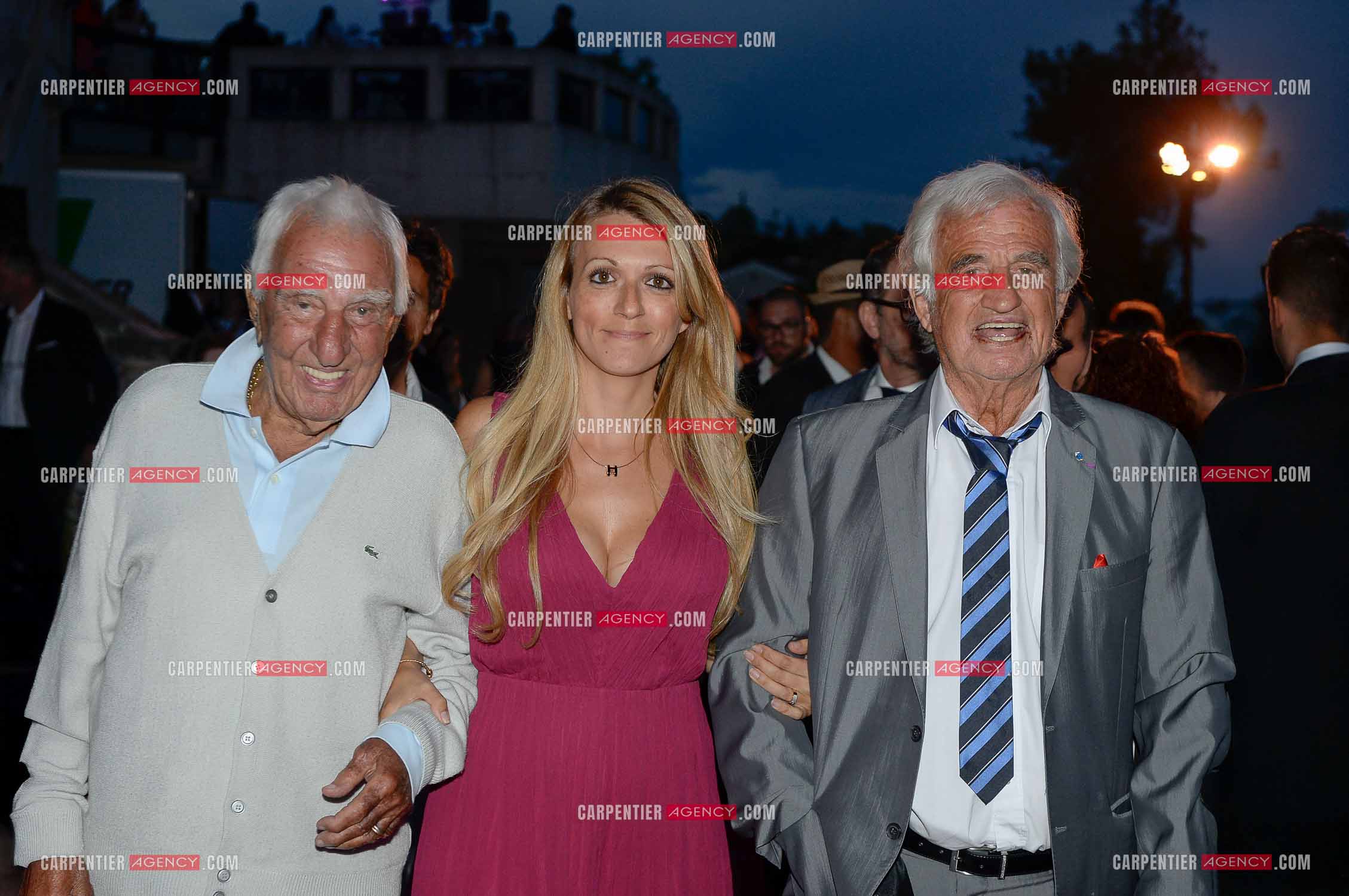 La ville de Marseille fête la carrière de l'acteur Jean-Paul Belmondo  lors d'une exposition qui lui ait consacrée au Château de la Buzine. Cet évènement se déroule en présence de Monsieur Jean-Paul Belmondo, et de nombreux amis de la star venus tout spécialement à Marseille pour participer à l’hommage qui lui est rendu. Valérie Fédèle la  directrice du Château entourée des deux acteurs Charles Gérard et Jean-Paul Belmondo.