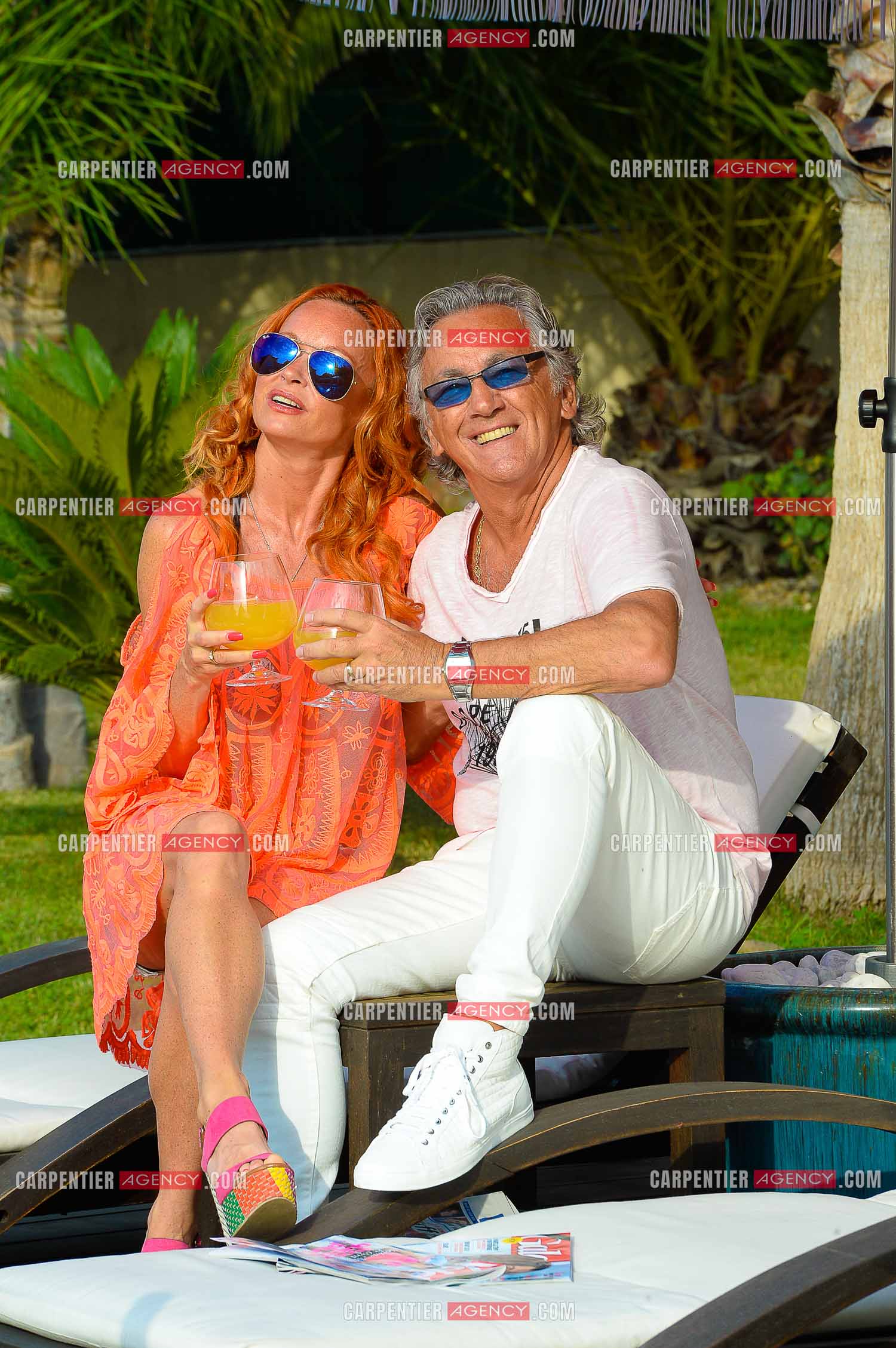 Le chanteur Jean-Pierre Savelli avec sa femme Sandry chez eux  dans leur propriété de Toulon. Artiste de la tournée STARS 80.        ( Exclusif )