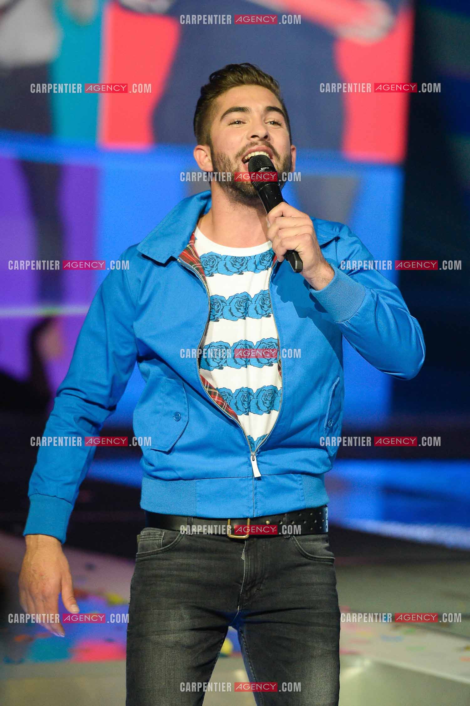 Le chanteur KENDJI GIRAC en concert.