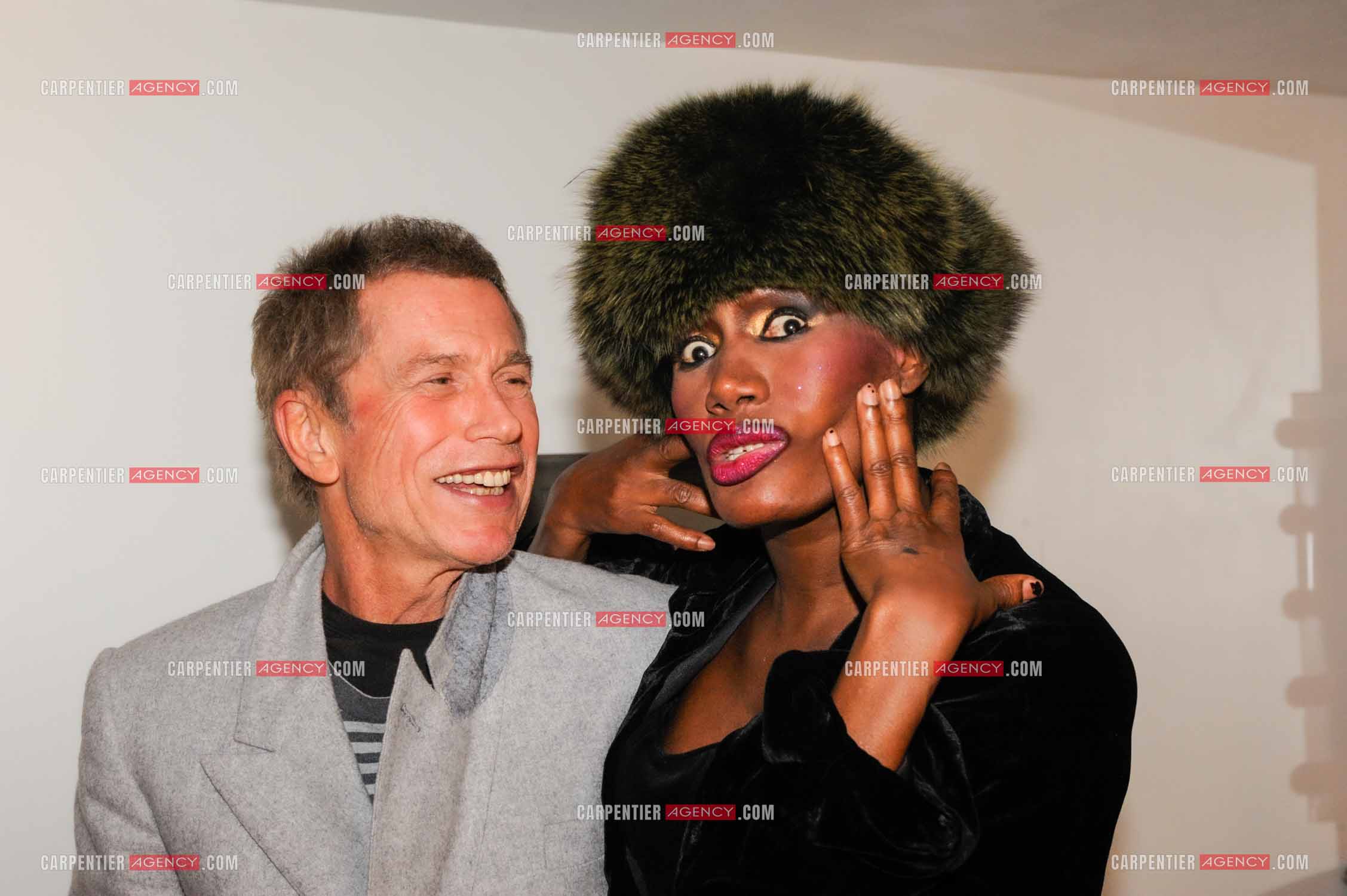 La chanteuse Grace Jones en concert au Grand Rex à Paris le 23 mars 2009. Dans sa loge, avec son ex mari Jean-Paul Goude. ( Exclusif )