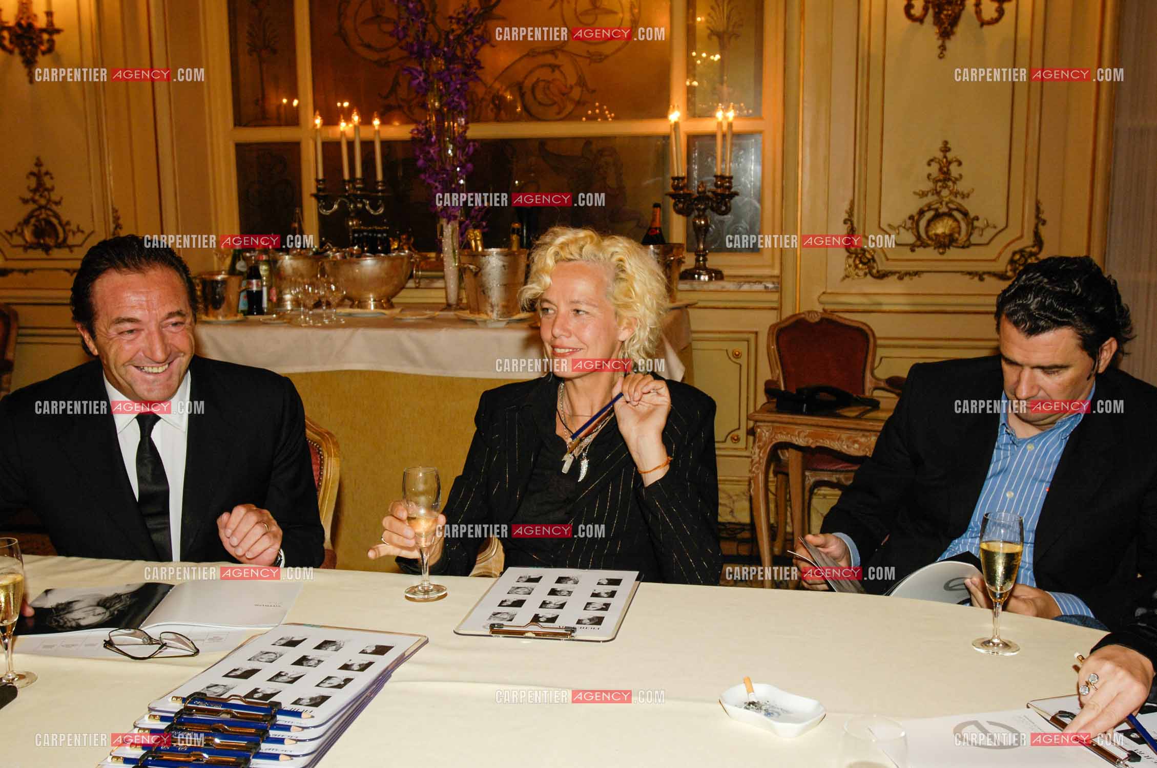 Délibération après le défilé dans les salons privés du Ritz avec les jurés à Paris en 2006. Sur la photo, Gérald Marie Président de Elite Model Look et la photoghraphe Ellen von Unwerth.  ( Exclusif )