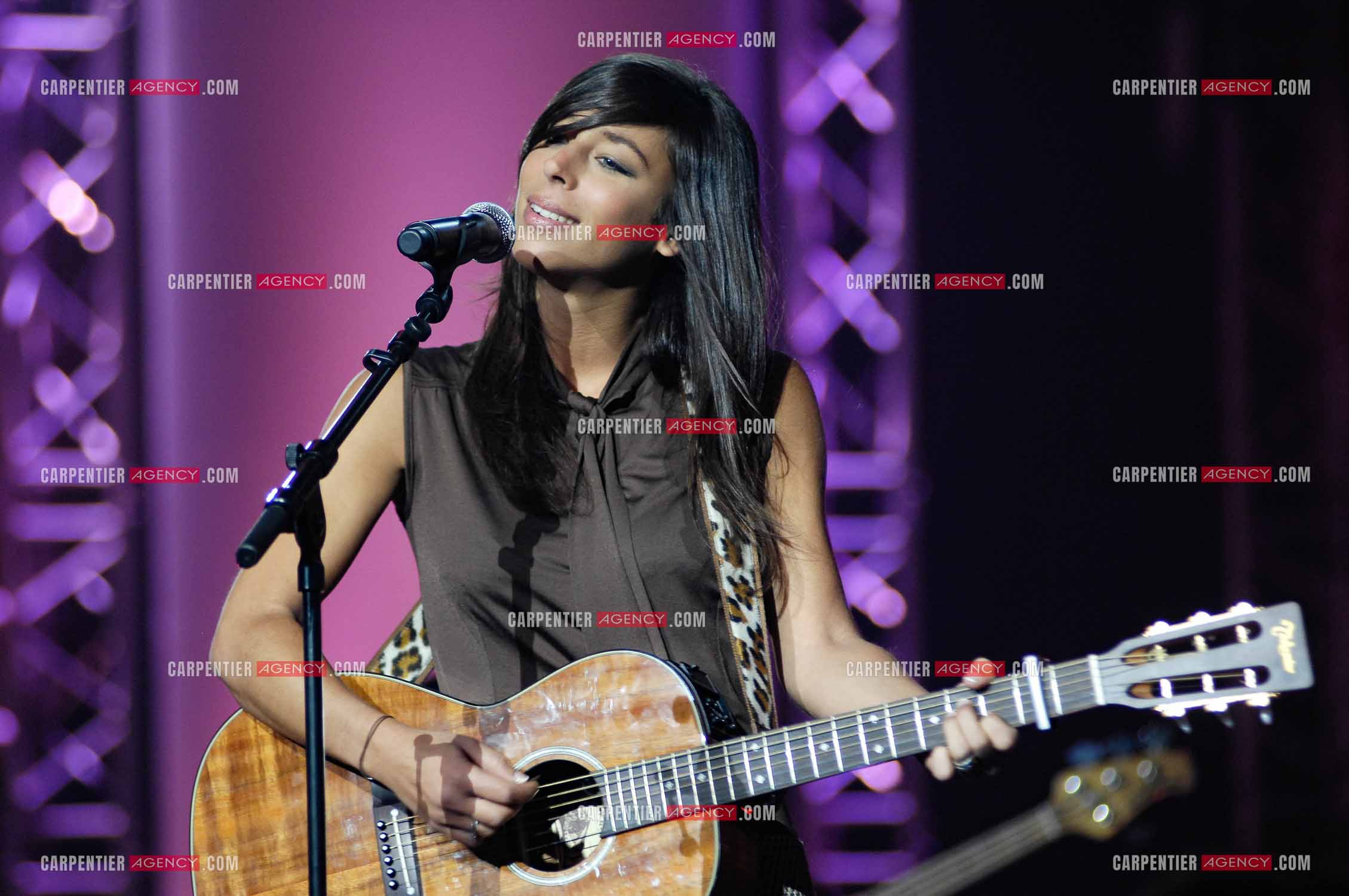 La chanteuse Keren Meloul dite Rose sur le plateau télé HIT MACHINE. ( Exclusif )