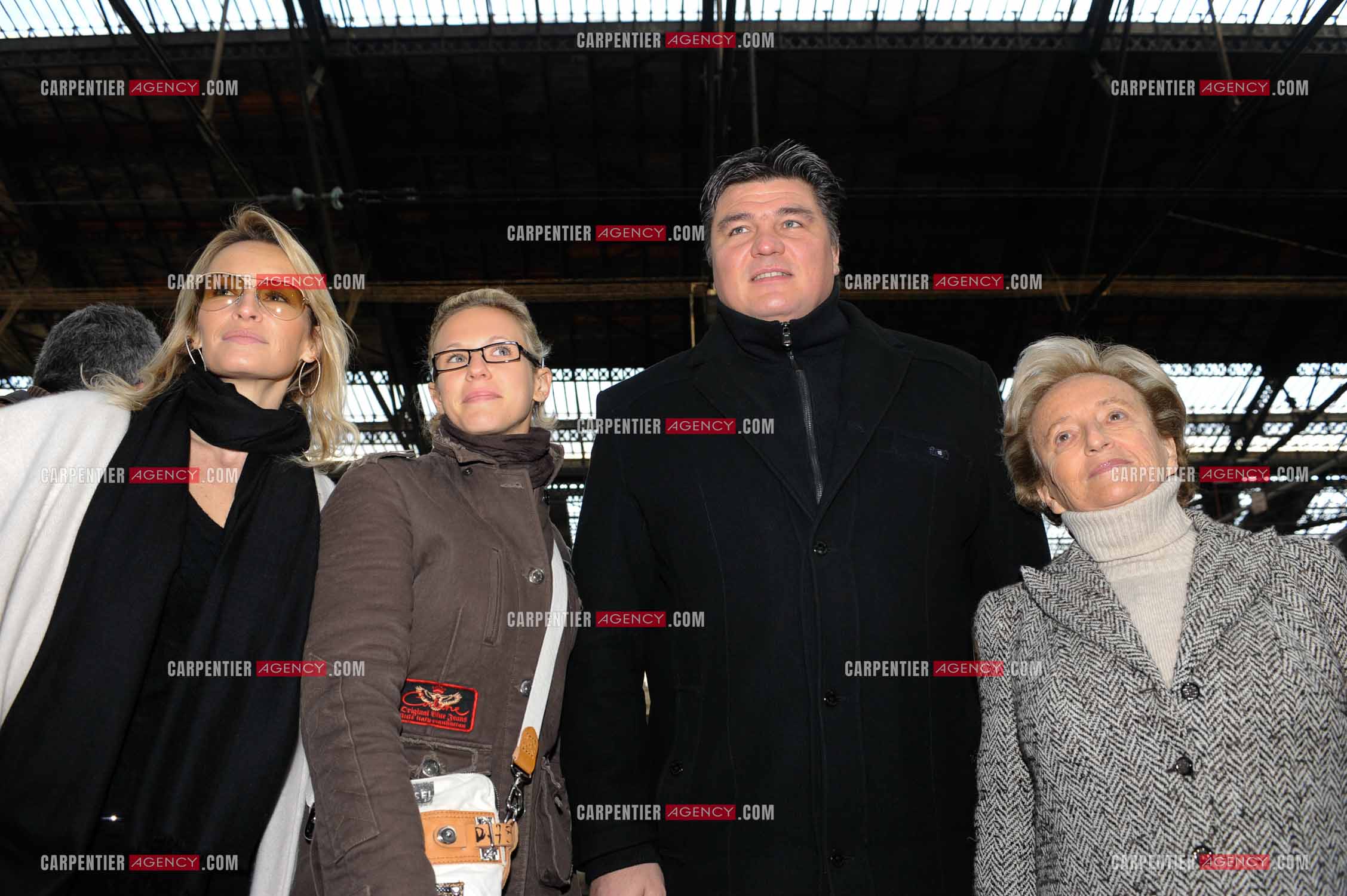 Présentation de l'opération “ PIÈCES JAUNES “ à la gare de Lyon en présence de la première dame Bernadette Chirac, Estelle Lefébure, la chanteuse Lorie Pester et le judoka David Douillet.   ( Exclusif )