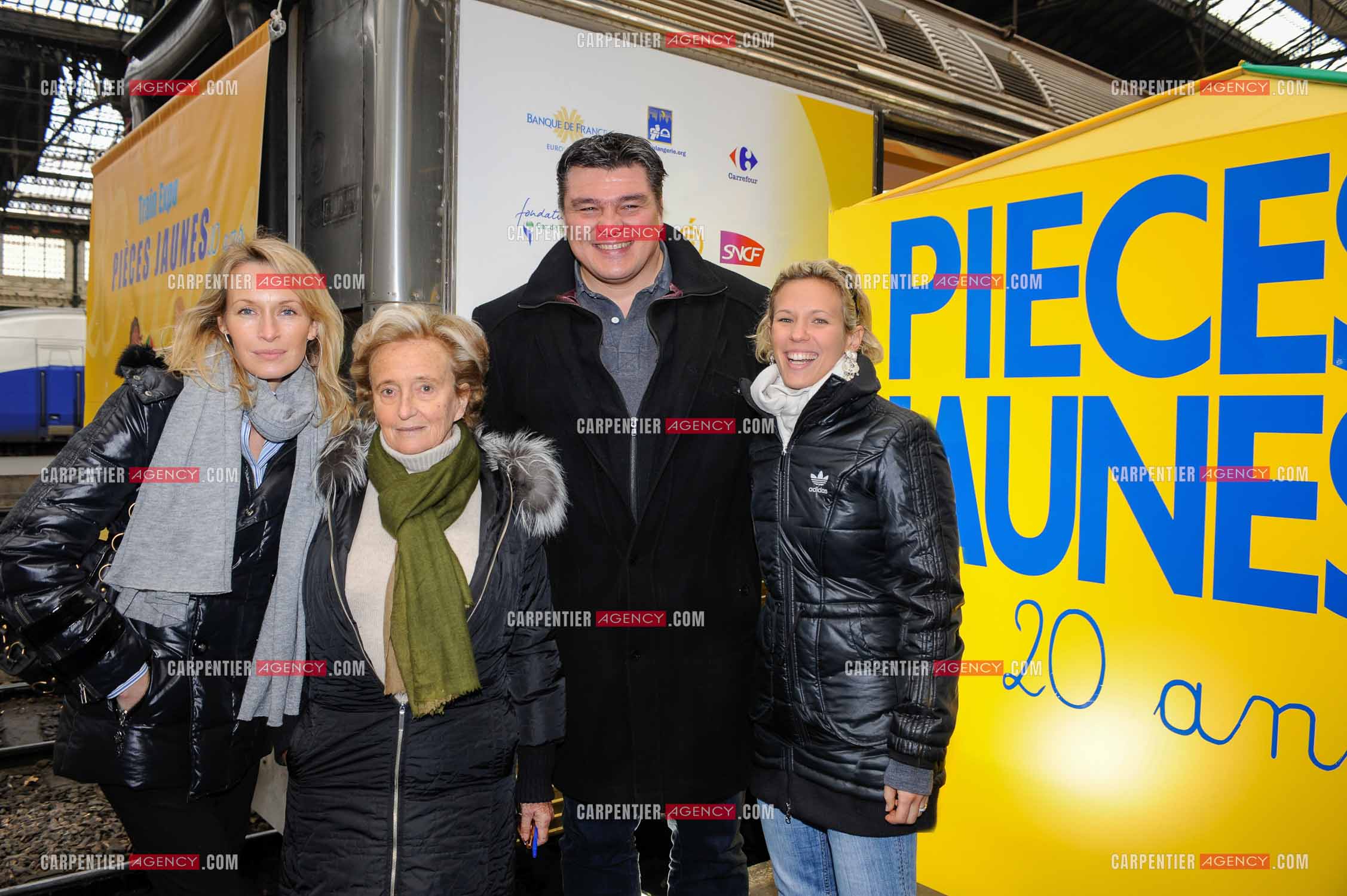 Présentation de l'opération “ PIÈCES JAUNES “ à la gare de Lyon en présence de la première dame Bernadette Chirac, Estelle Lefébure, la chanteuse Lorie Pester et le judoka David Douillet.   ( Exclusif )