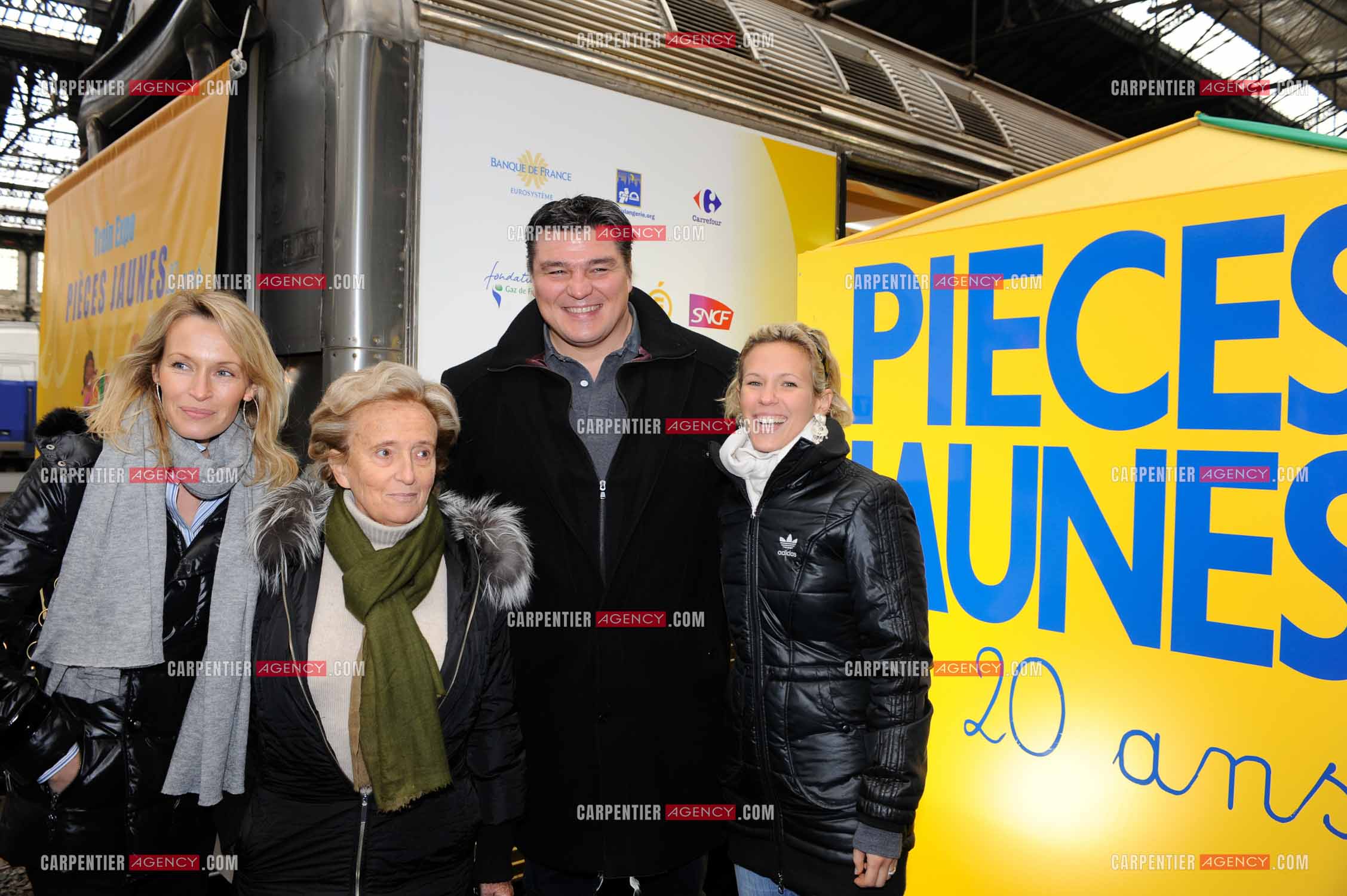 Présentation de l'opération “ PIÈCES JAUNES “ à la gare de Lyon en présence de la première dame Bernadette Chirac, Estelle Lefébure, la chanteuse Lorie et le judoka David Douillet.   ( Exclusif )