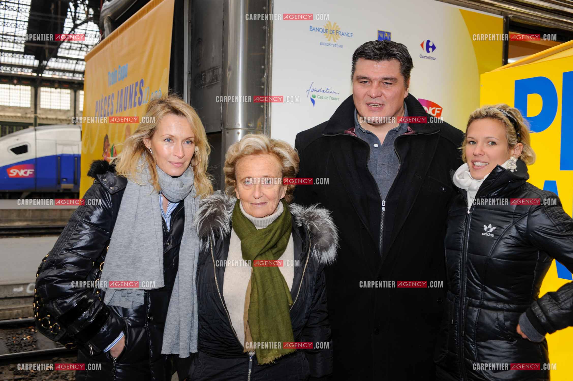Présentation de l'opération “ PIÈCES JAUNES “ à la gare de Lyon en présence de la première dame Bernadette Chirac, Estelle Lefébure, la chanteuse Lorie et le judoka David Douillet.   ( Exclusif )