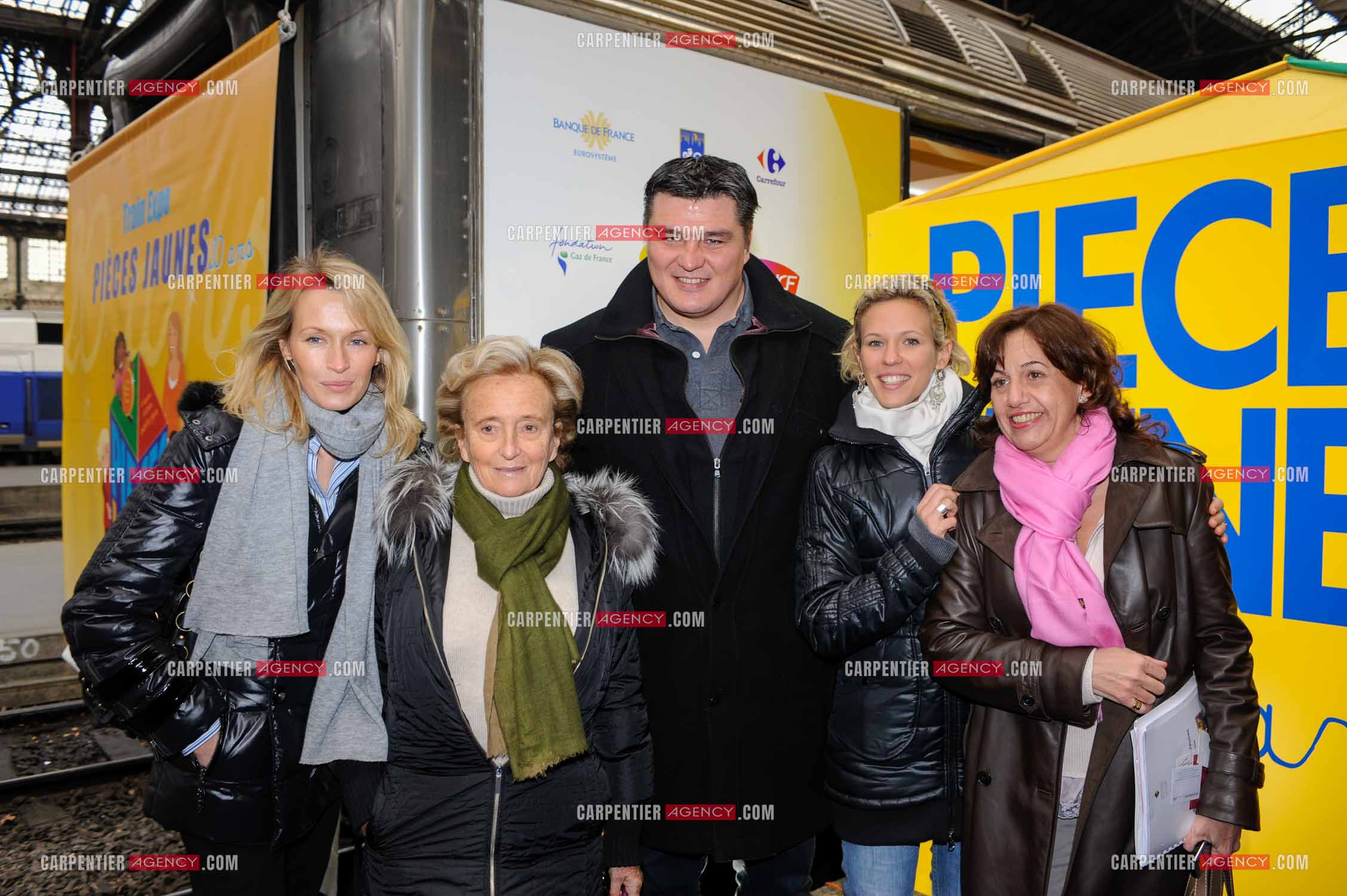 Présentation de l'opération “ PIÈCES JAUNES “ à la gare de Lyon en présence de la première dame Bernadette Chirac, Estelle Lefébure, la chanteuse Lorie et le judoka David Douillet.   ( Exclusif )