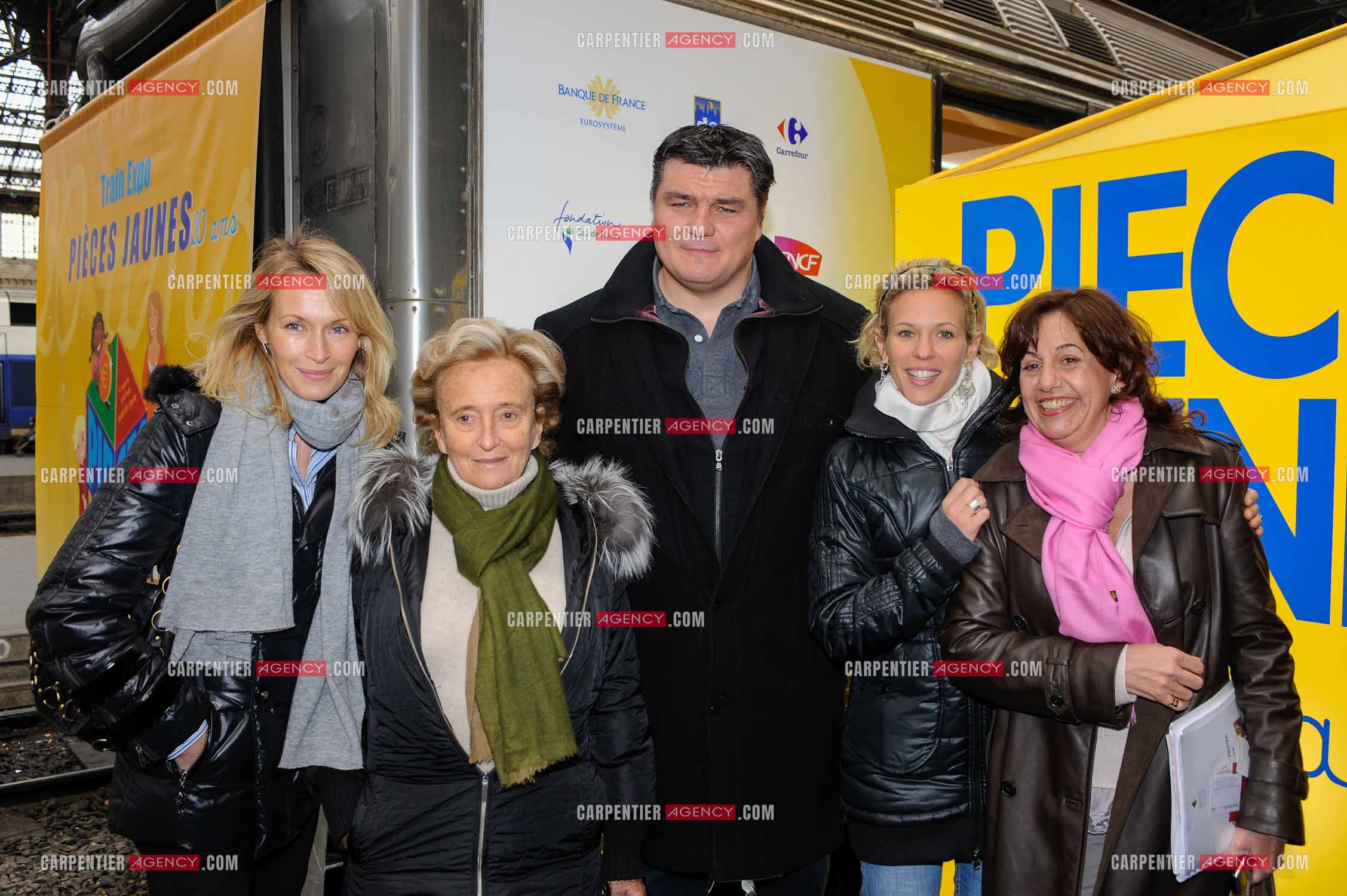Présentation de l'opération “ PIÈCES JAUNES “ à la gare de Lyon en présence de la première dame Bernadette Chirac, Estelle Lefébure, la chanteuse Lorie Pester, le judoka David Douillet et la Vice-présidente Anne Barrère.   ( Exclusif )