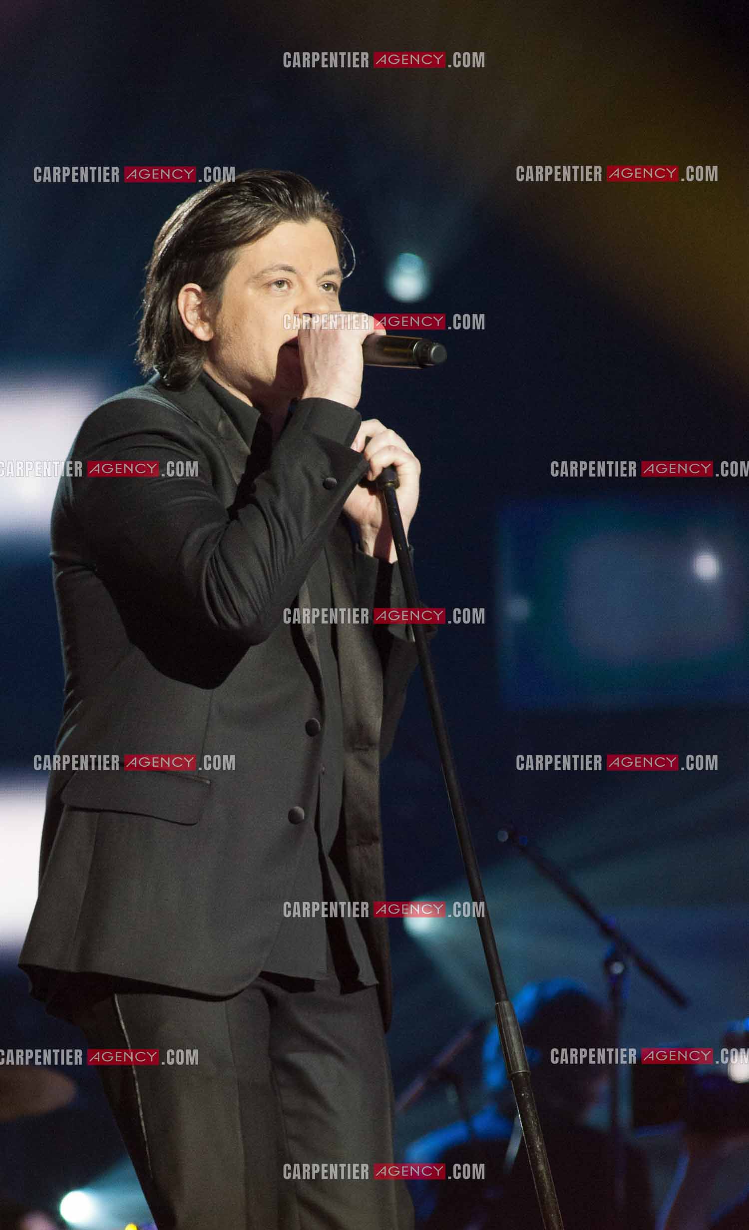 Le chanteur BENJAMIN BIOLAY aux Victoires de la musique 2010 au Zénith de Paris.